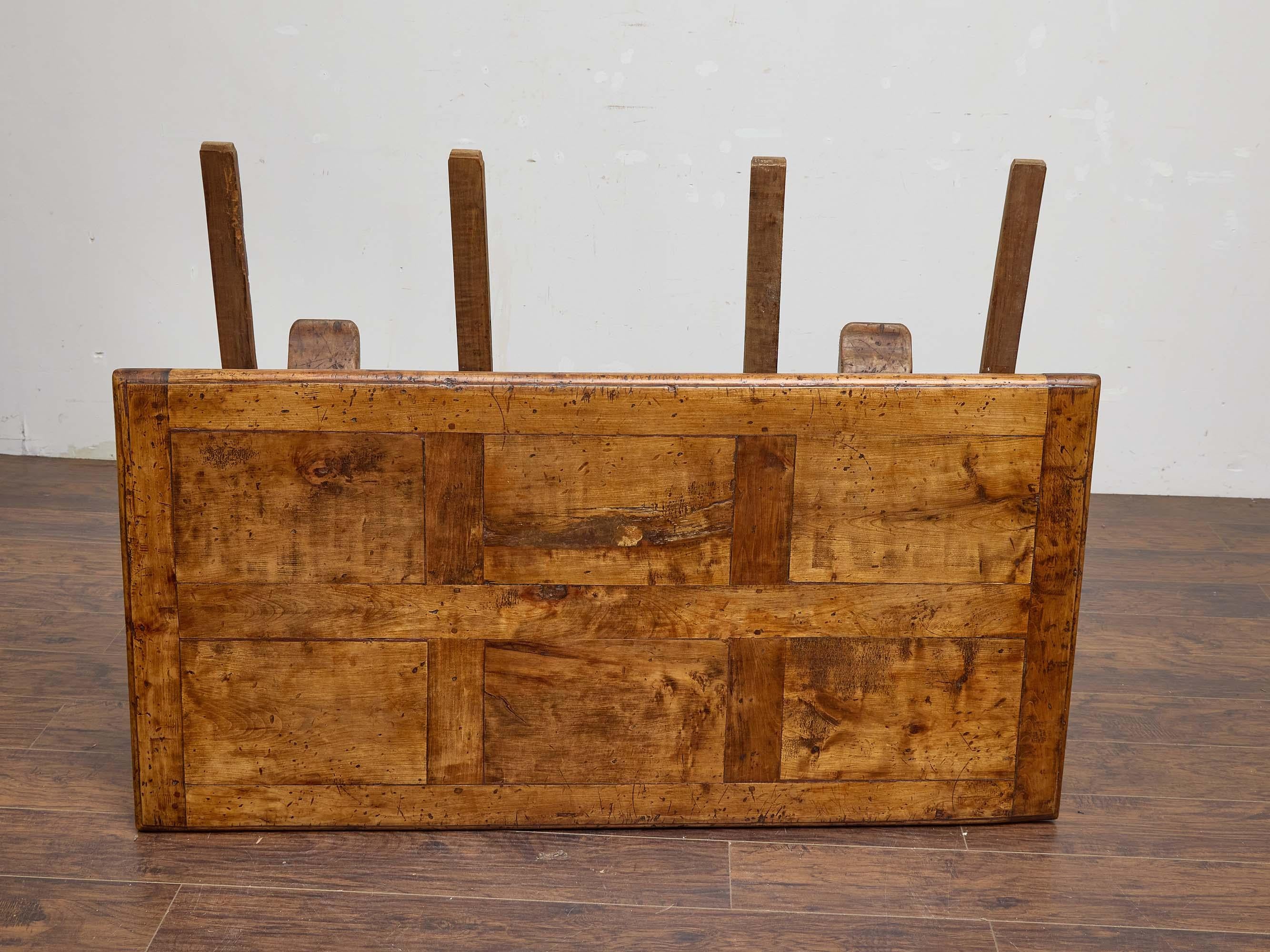 Table de salle à manger à rallonge en bois fruitier français du XIXe siècle avec deux abattants en vente 6