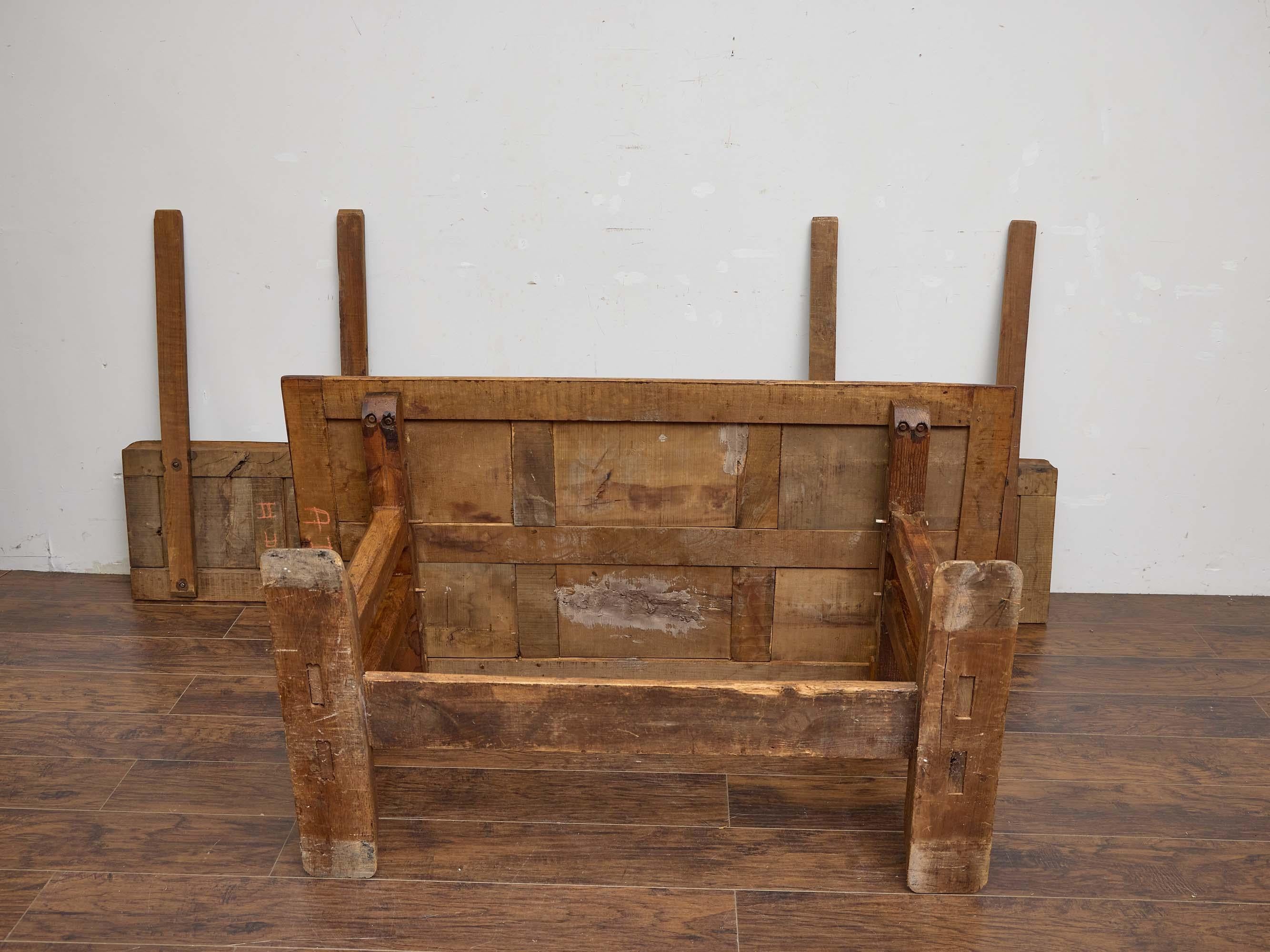 Table de salle à manger à rallonge en bois fruitier français du XIXe siècle avec deux abattants en vente 3