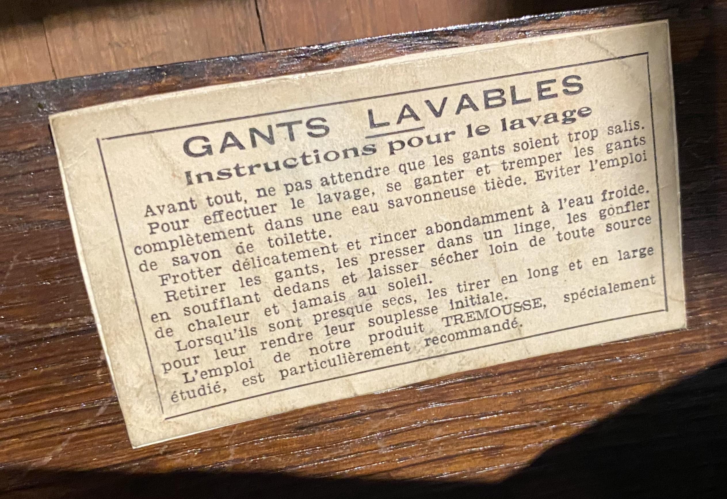 Coffre à lingerie à sept tiroirs en bois fruitier français du XIXe siècle en vente 5