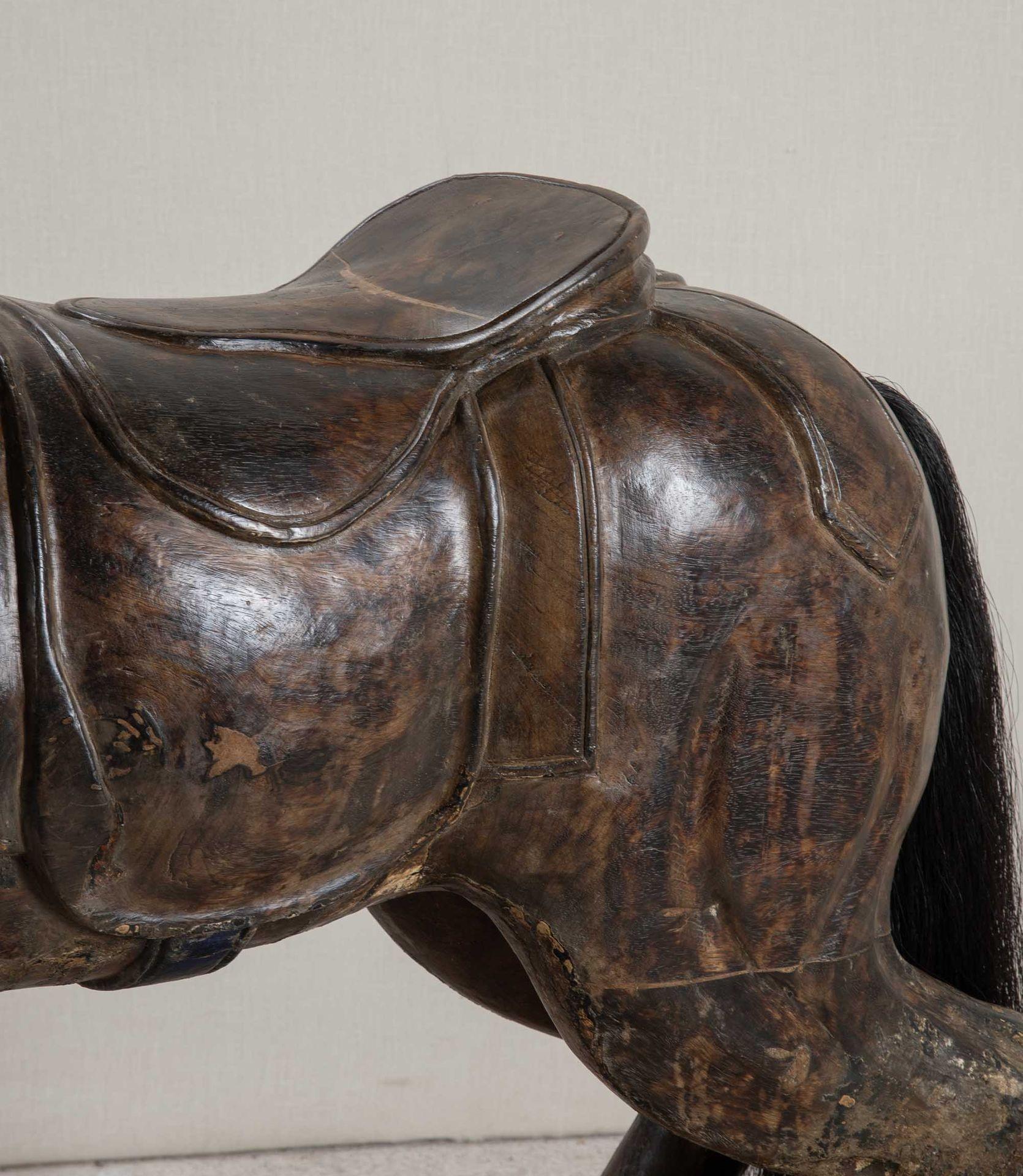 Cavallo da carosello francese a grandezza naturale del XIX secolo in vendita 7