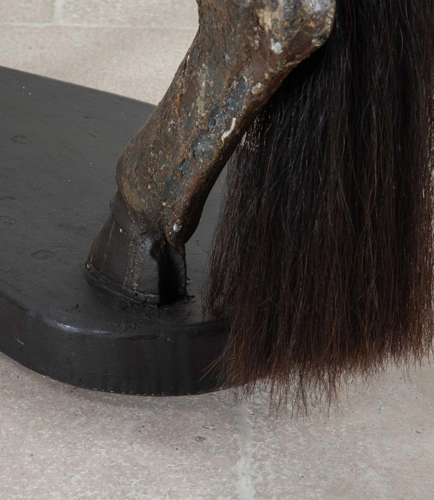 Cavallo da carosello francese a grandezza naturale del XIX secolo in vendita 9
