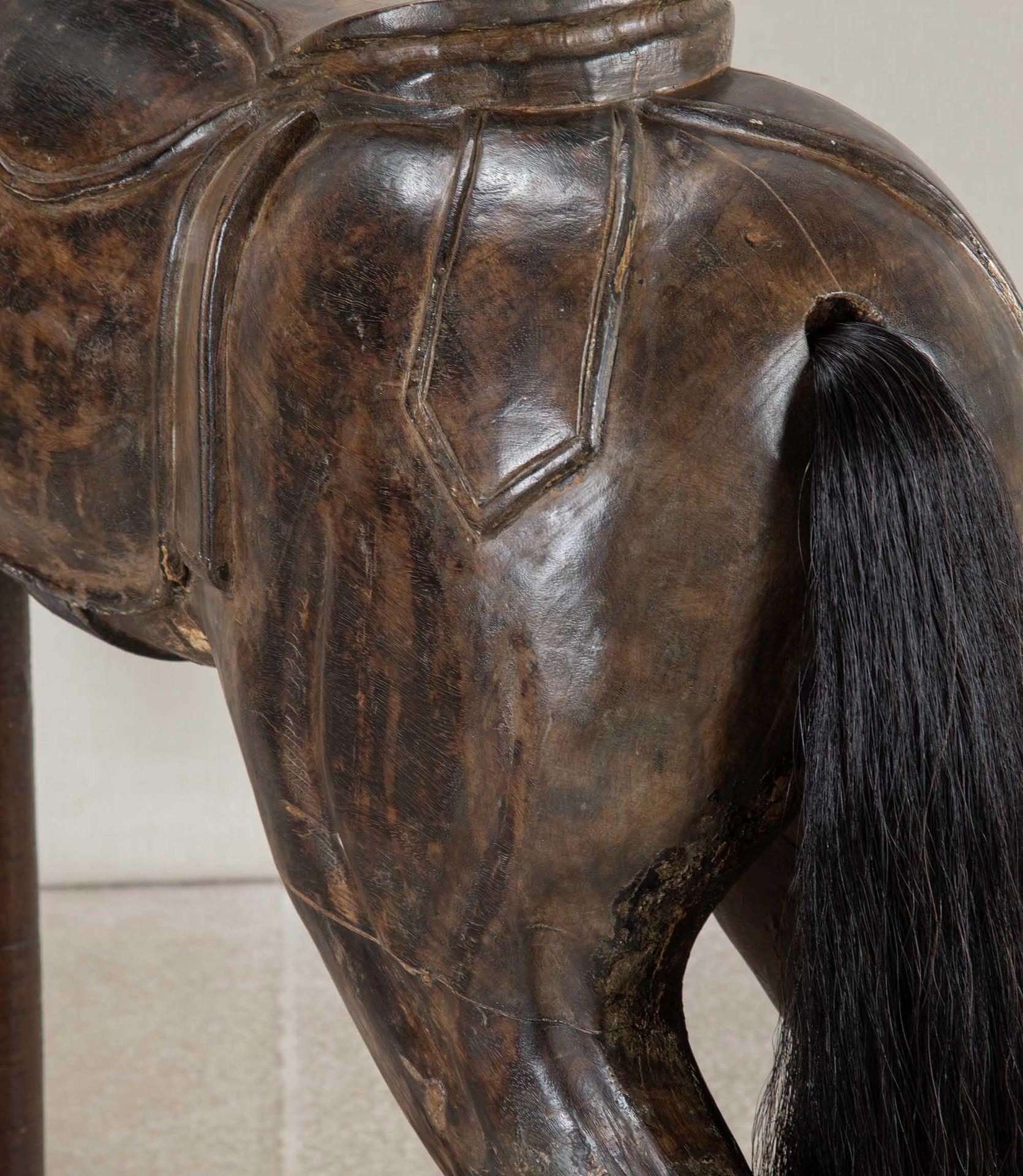 Cavallo da carosello francese a grandezza naturale del XIX secolo in vendita 3