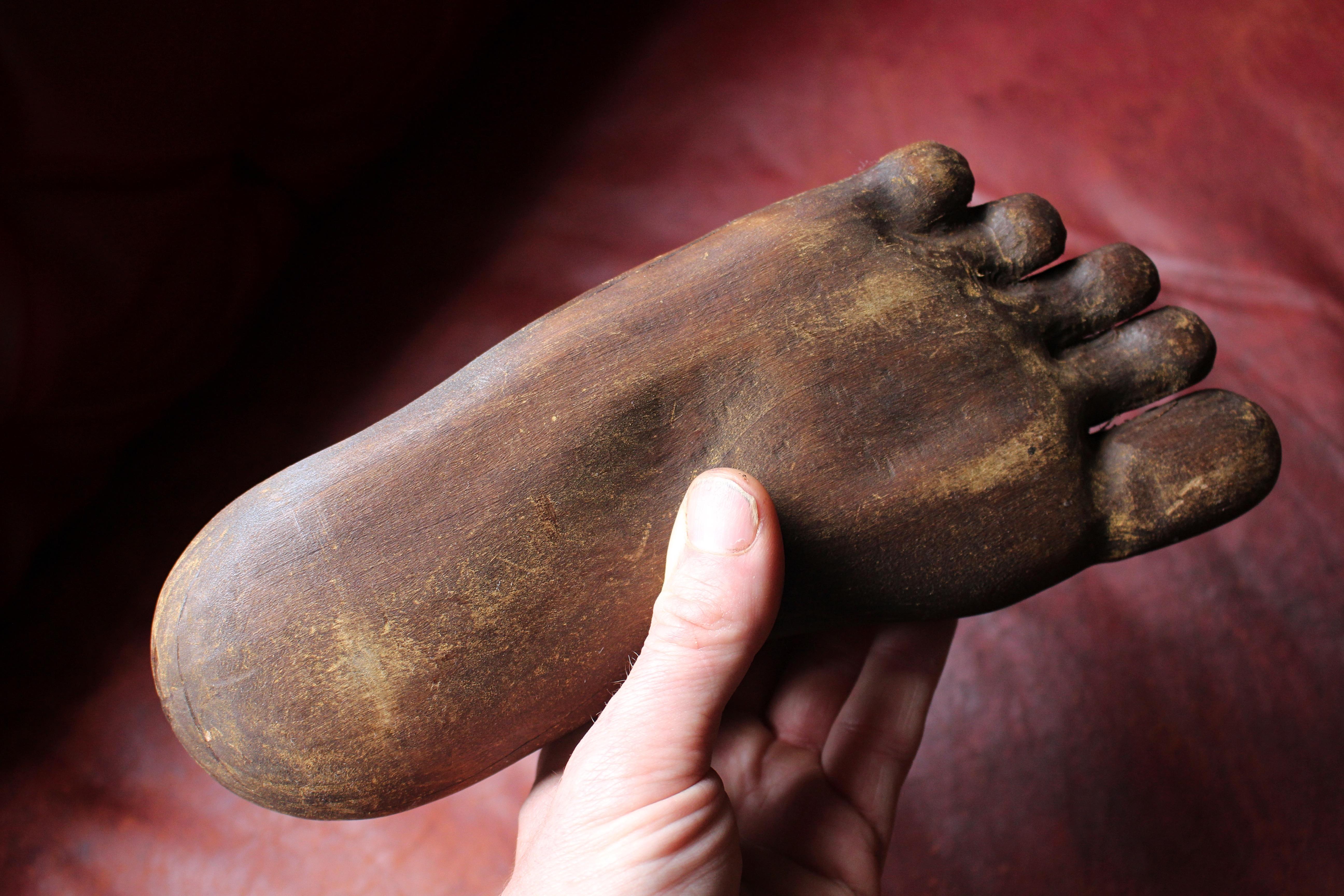 Mannequin d'artiste à pied en bois sculpté, 19ème siècle. en vente 3