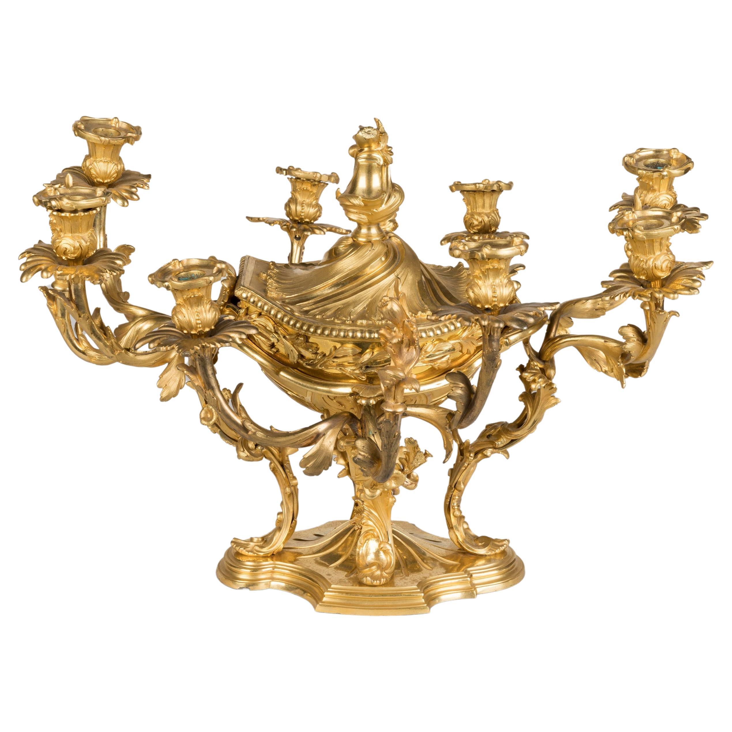 Centre de table rococo français du 19ème siècle en bronze doré