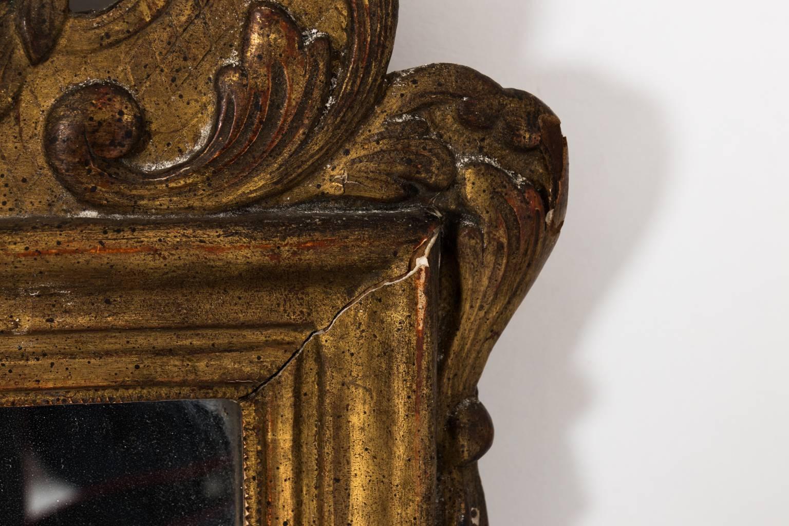 French gilded mirror with carved shell work and birds detailed on the crown, circa 1810.
 