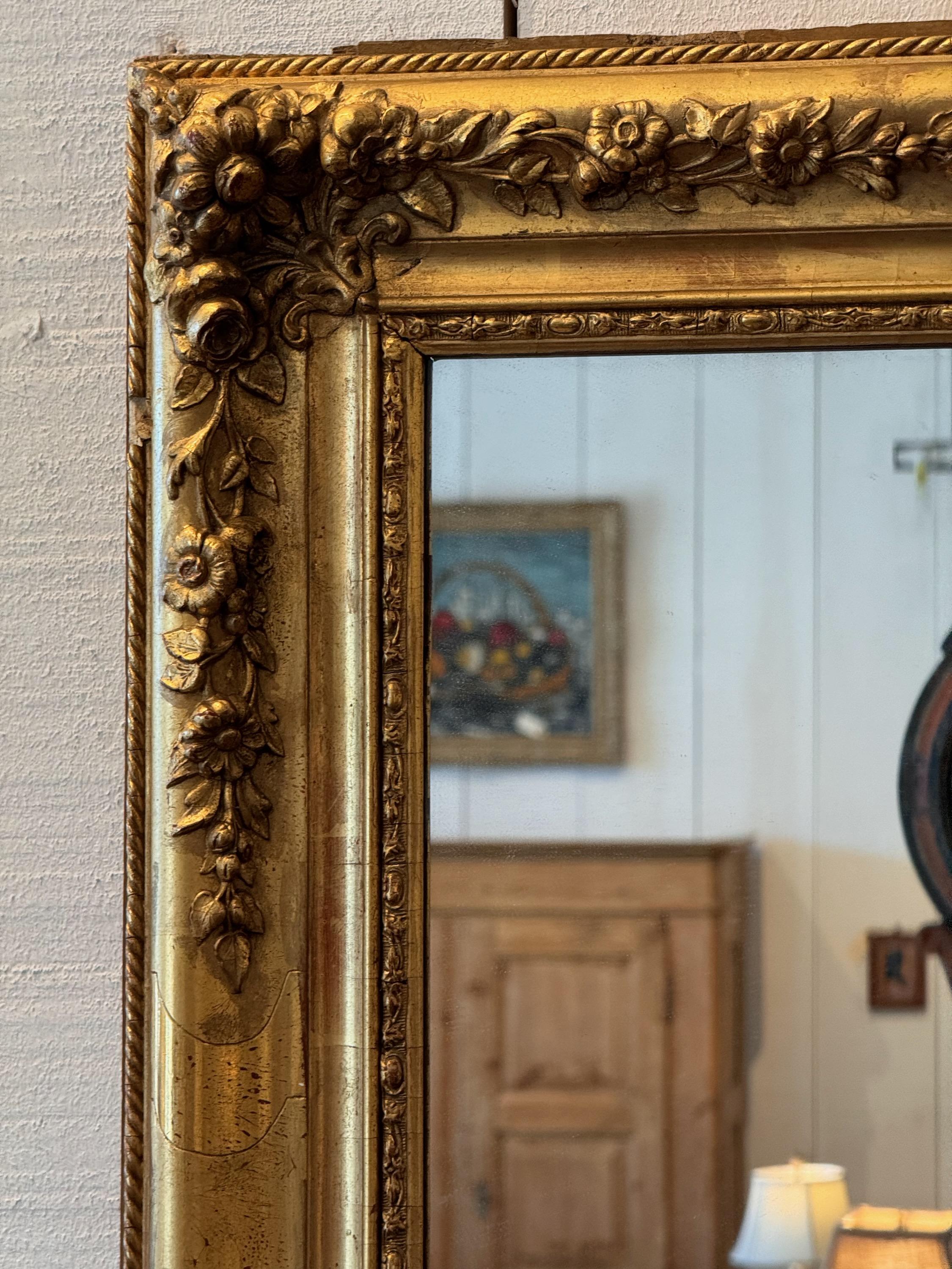 Miroir doré français du 19ème siècle en vente 1
