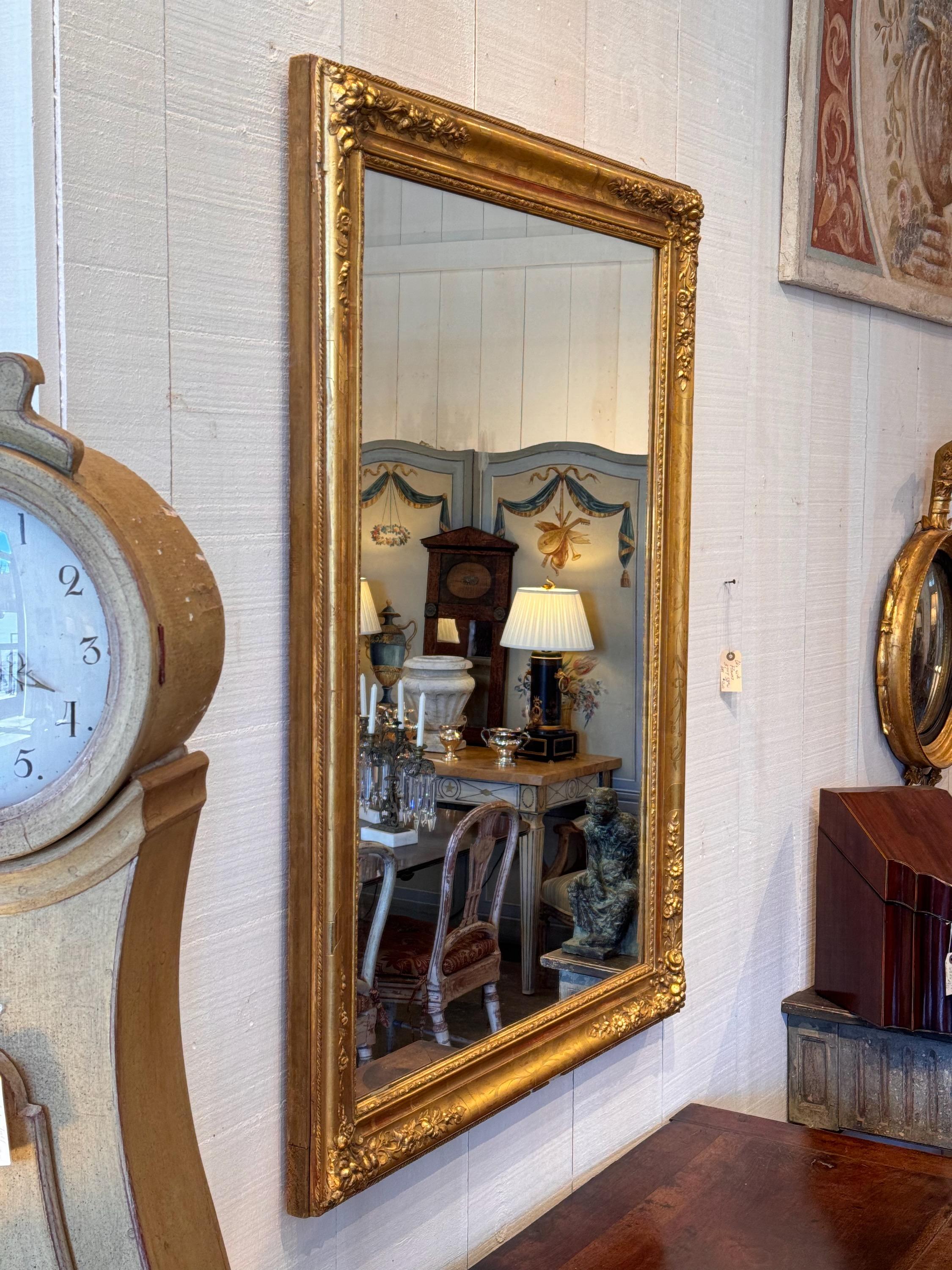 Miroir doré français du 19ème siècle en vente 2