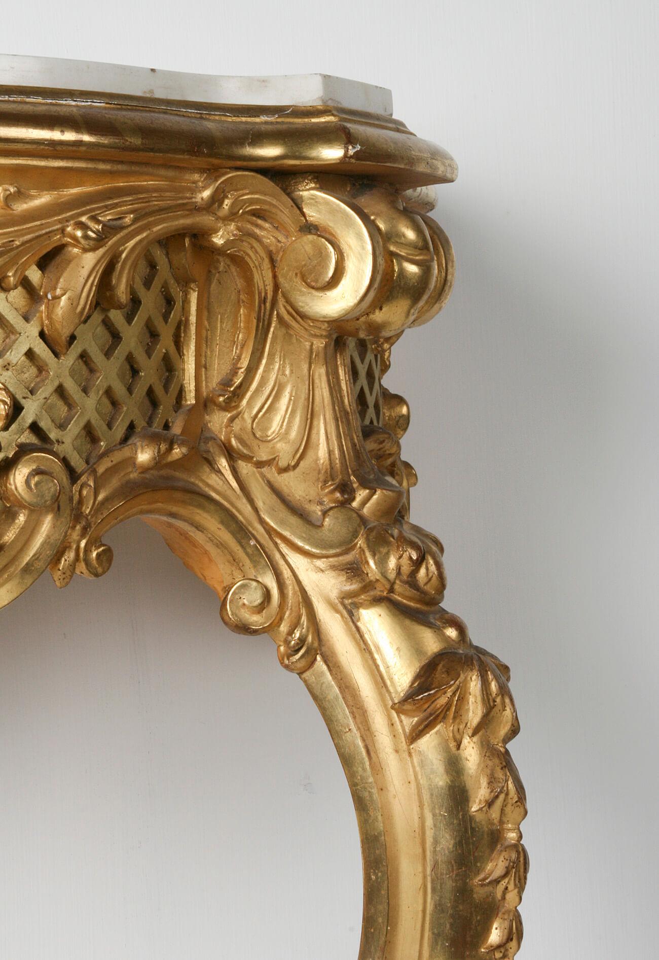 französischer vergoldeter Spiegel des 19. Jahrhunderts mit passendem Konsolentisch im Zustand „Gut“ im Angebot in Casteren, Noord-Brabant