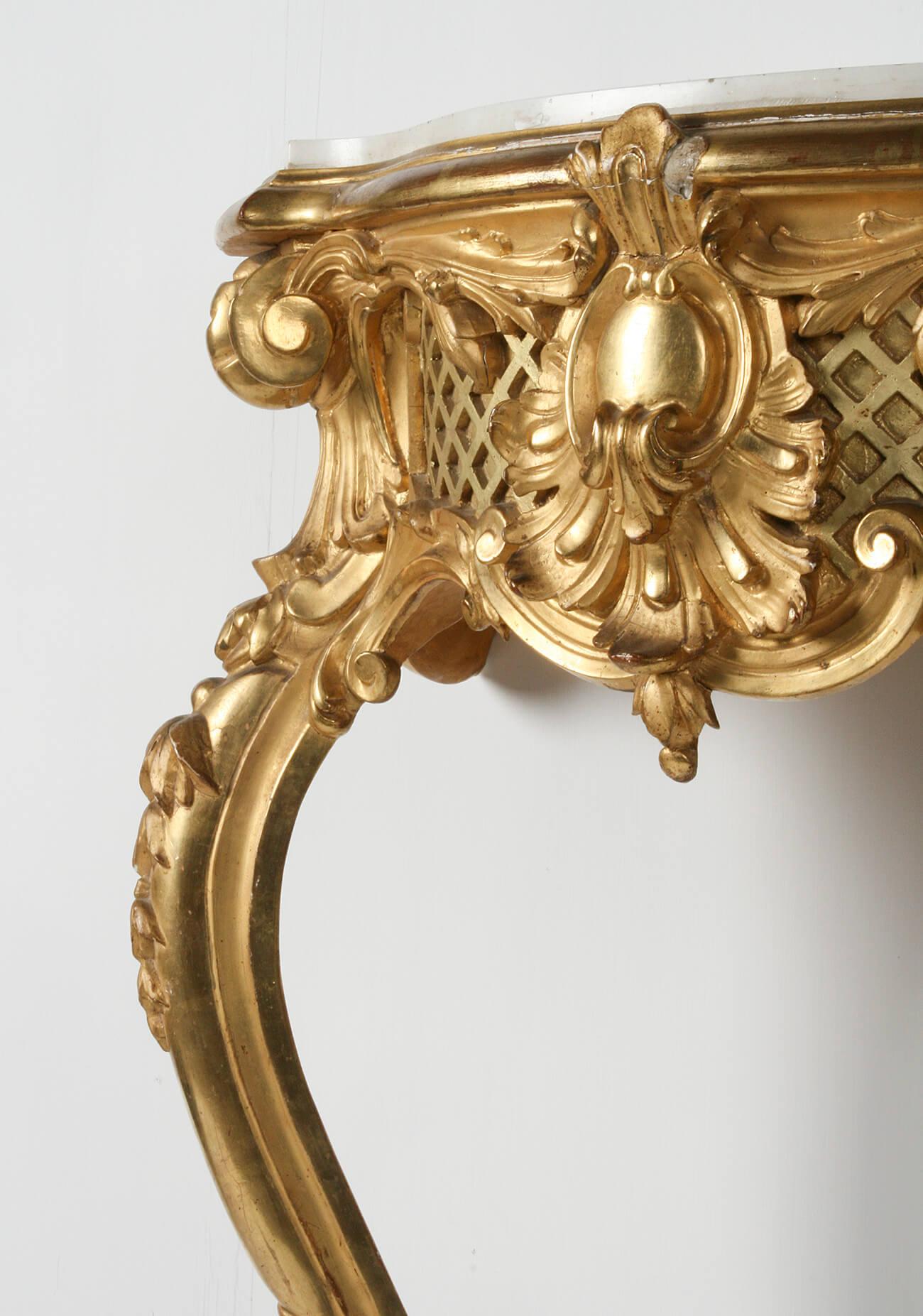 französischer vergoldeter Spiegel des 19. Jahrhunderts mit passendem Konsolentisch im Angebot 1