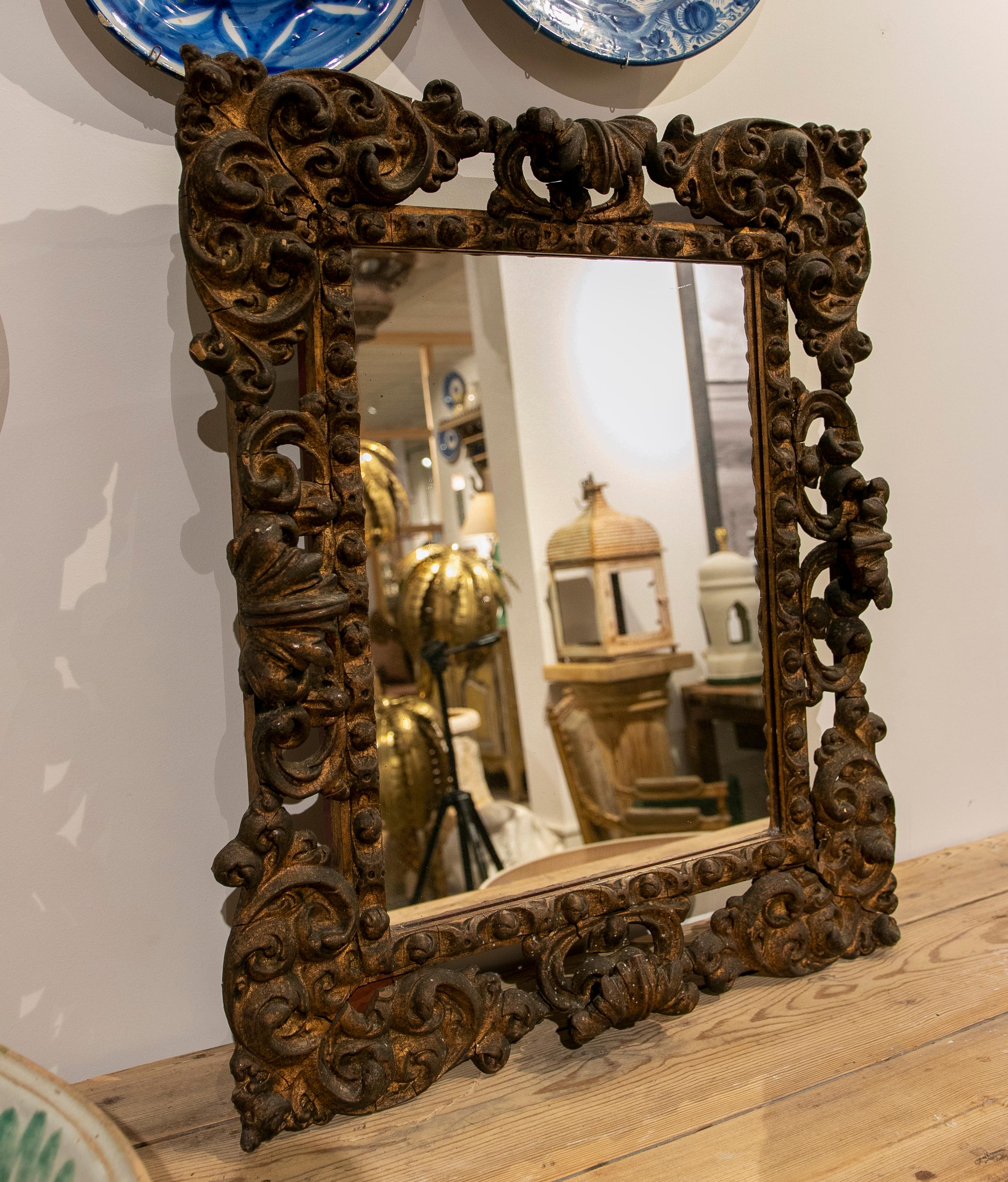 19th Century French Gilded Mirror with Traces of Gold In Good Condition For Sale In Marbella, ES