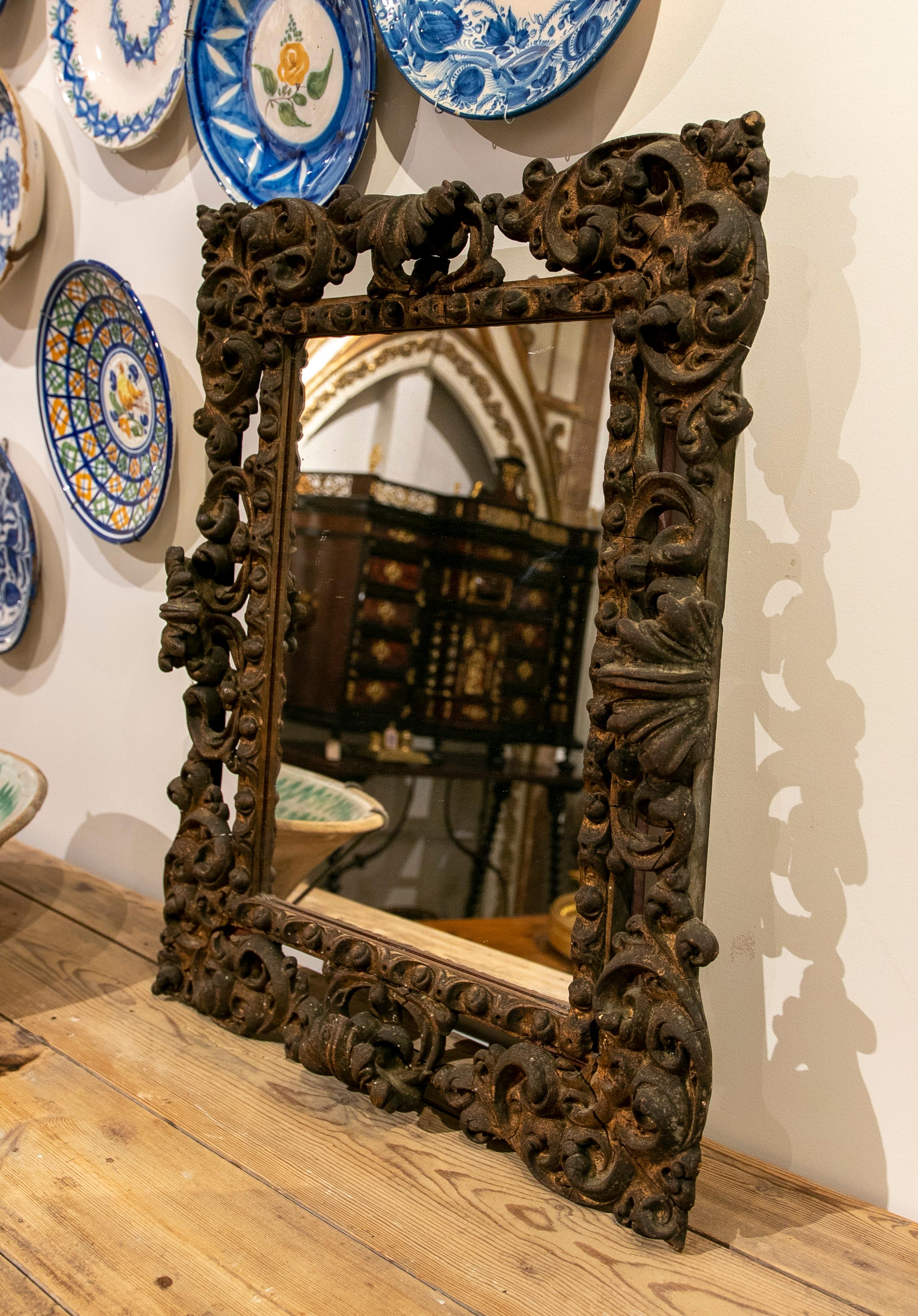 19th Century French Gilded Mirror with Traces of Gold For Sale 4