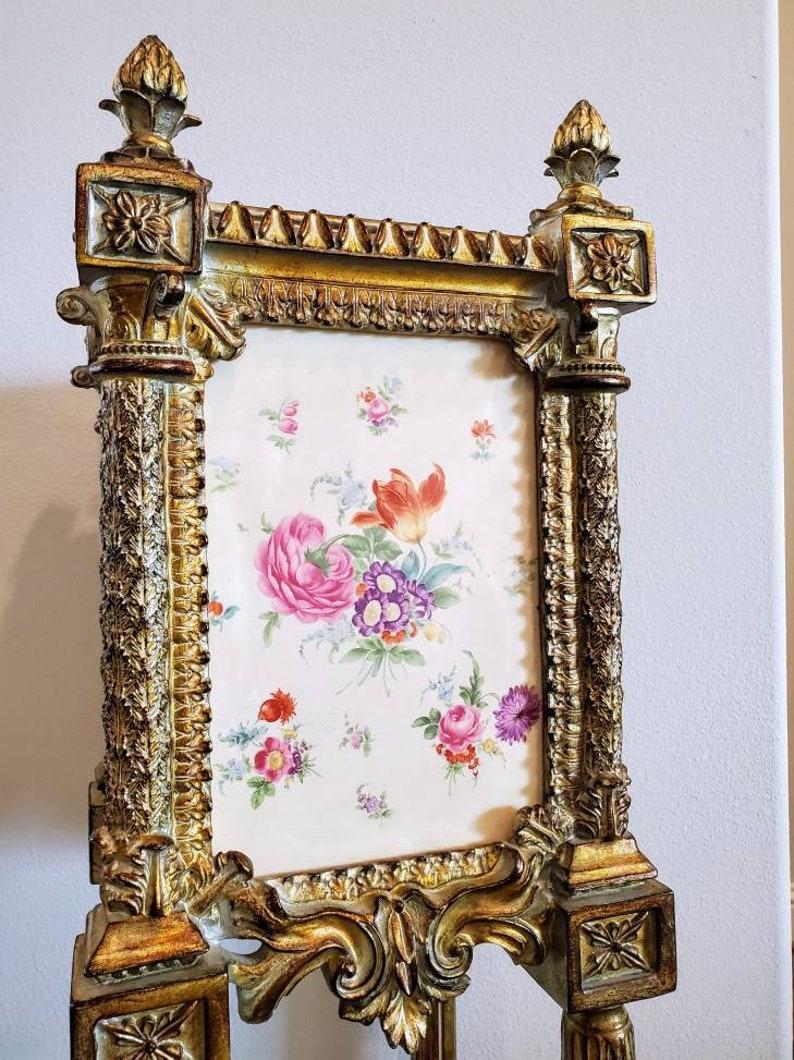 Französischer Schmuckschrank aus vergoldetem Porzellan des 19. Jahrhunderts, nach Martin Carlin (Neoklassisch) im Angebot