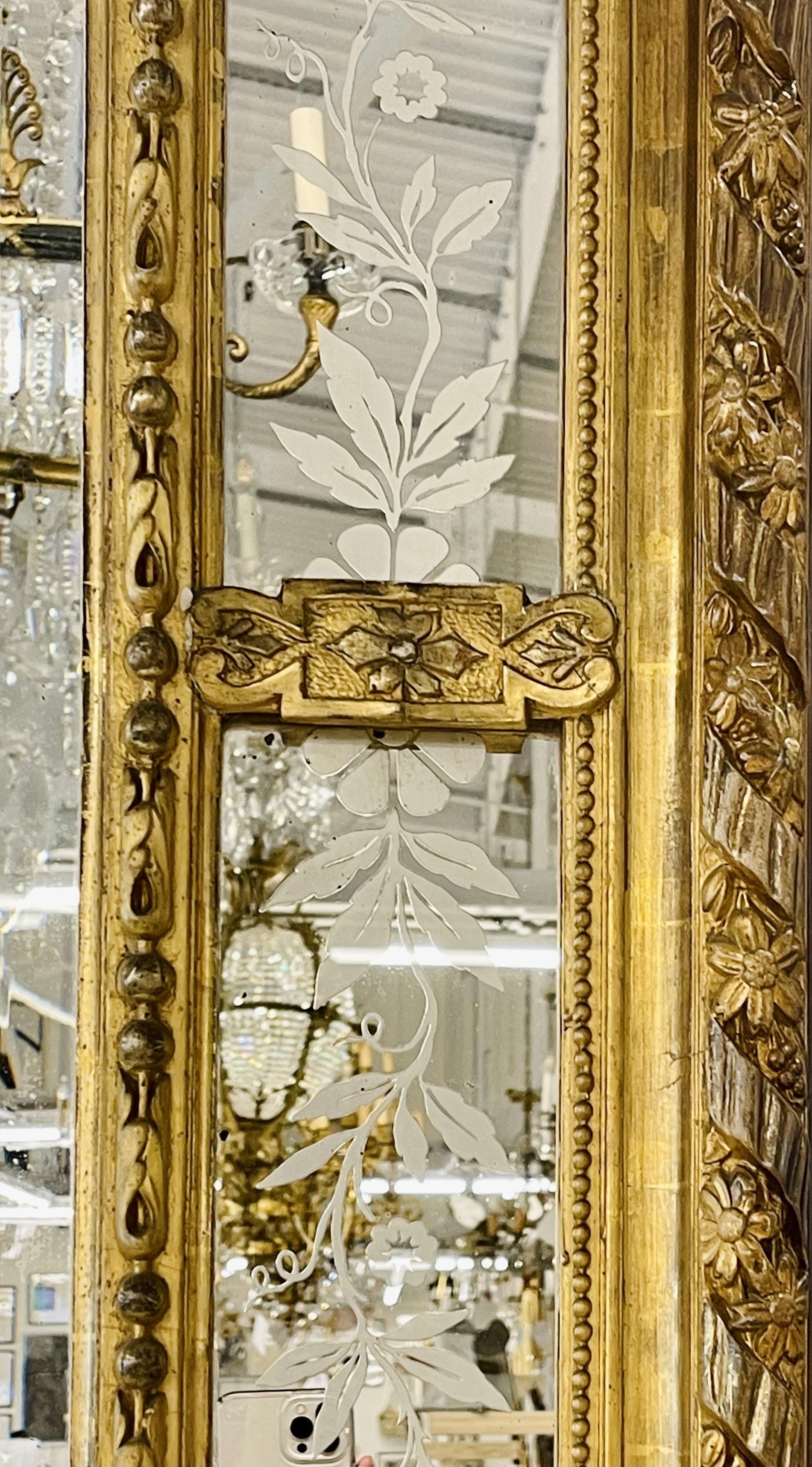 Französischer Designer, Beaux Arts, großer Wandspiegel, vergoldetes geschnitztes Holz, Gesso, 1890er Jahre im Angebot 5