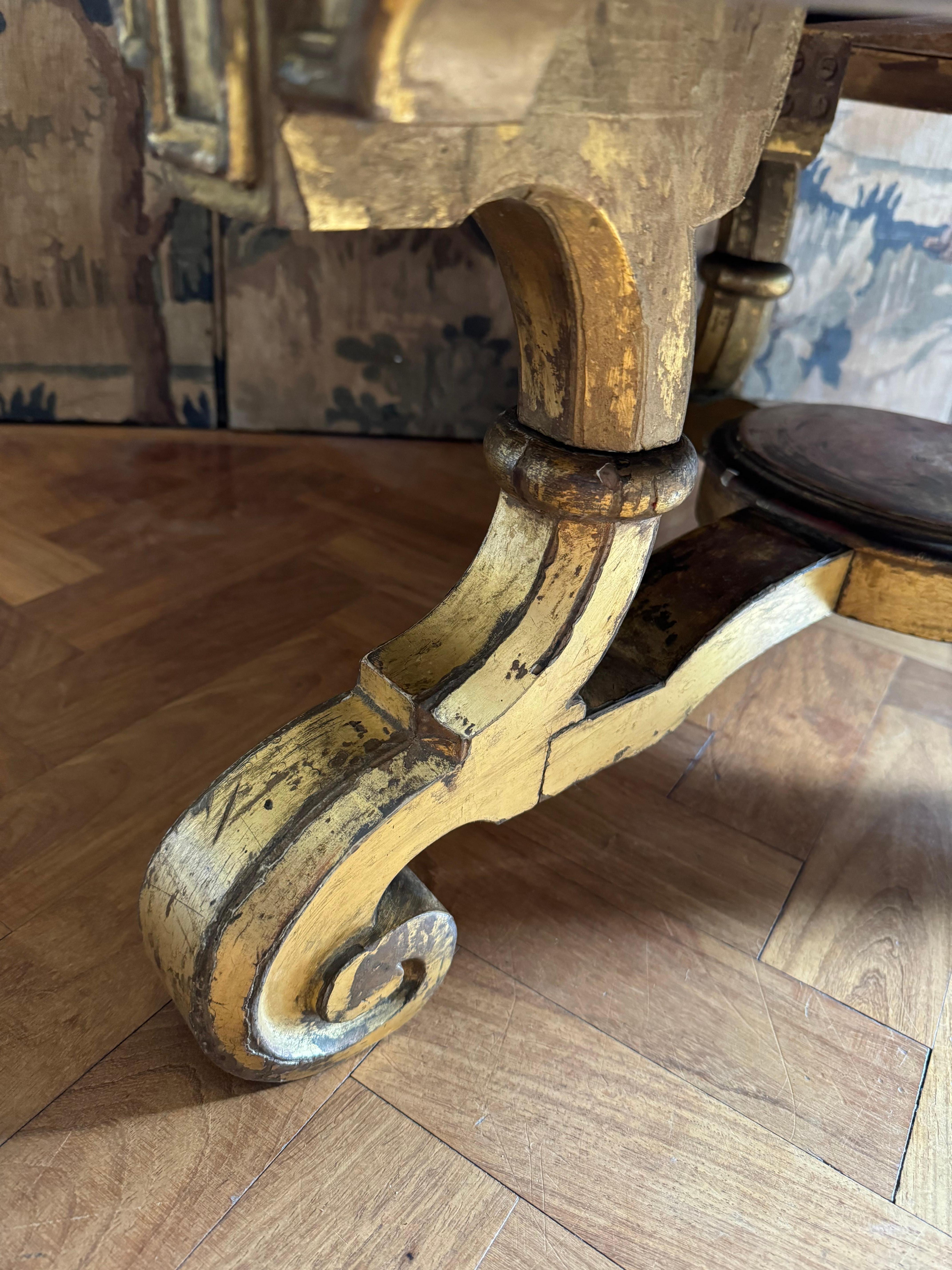 Table basse en bois doré et verre du 19ème siècle français en vente 2