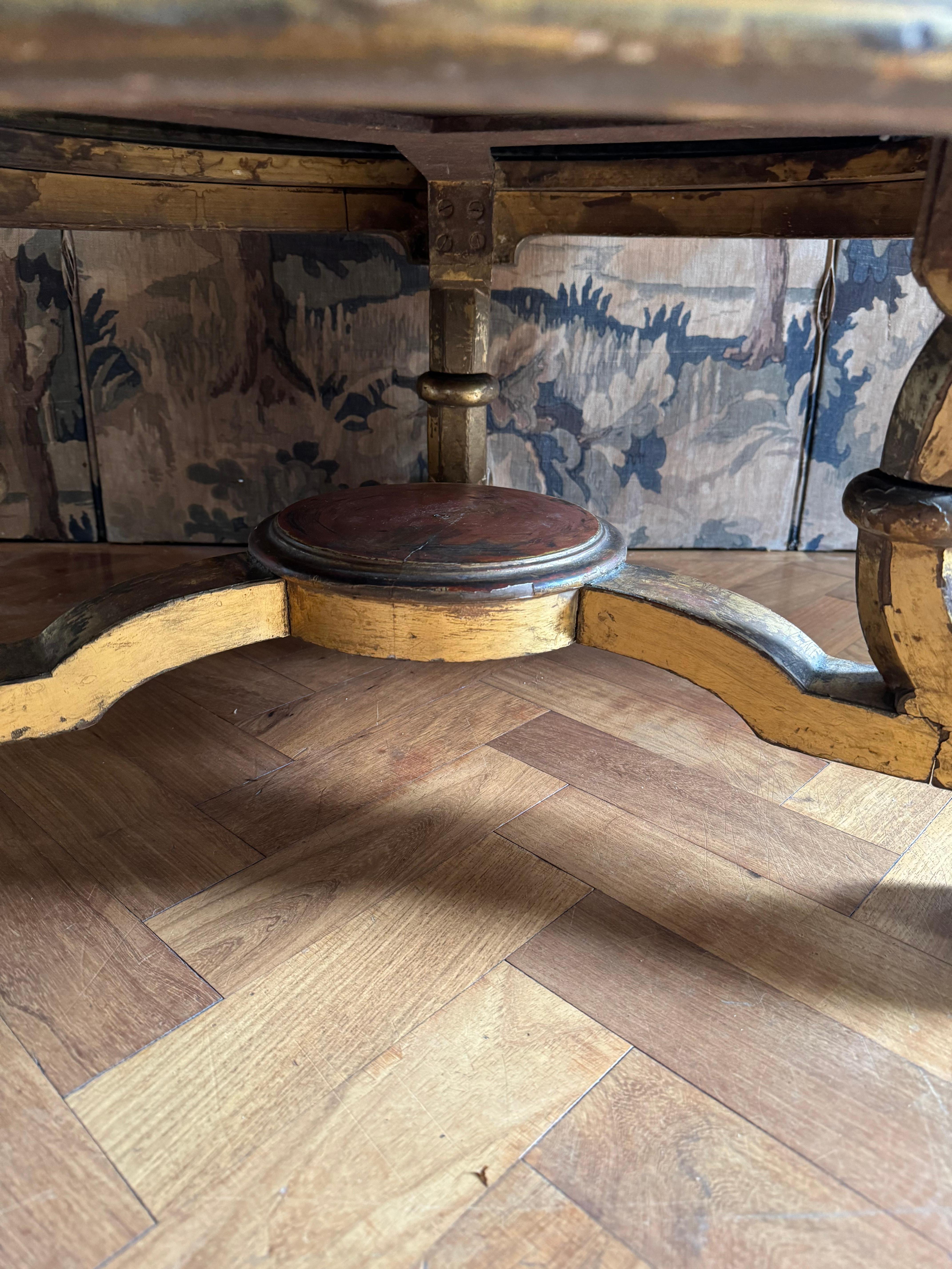 Néo-baroque Table basse en bois doré et verre du 19ème siècle français en vente