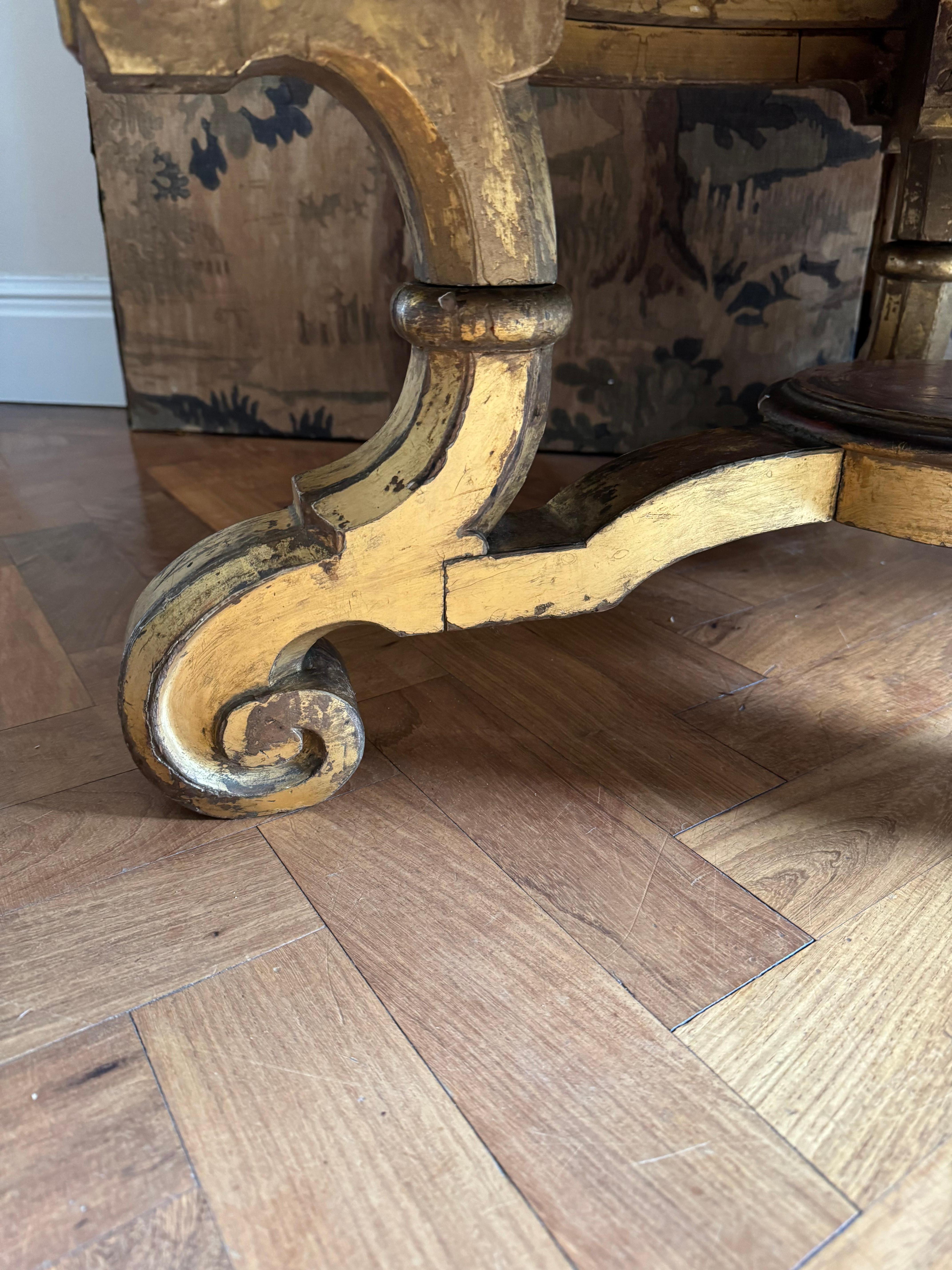 Doré Table basse en bois doré et verre du 19ème siècle français en vente