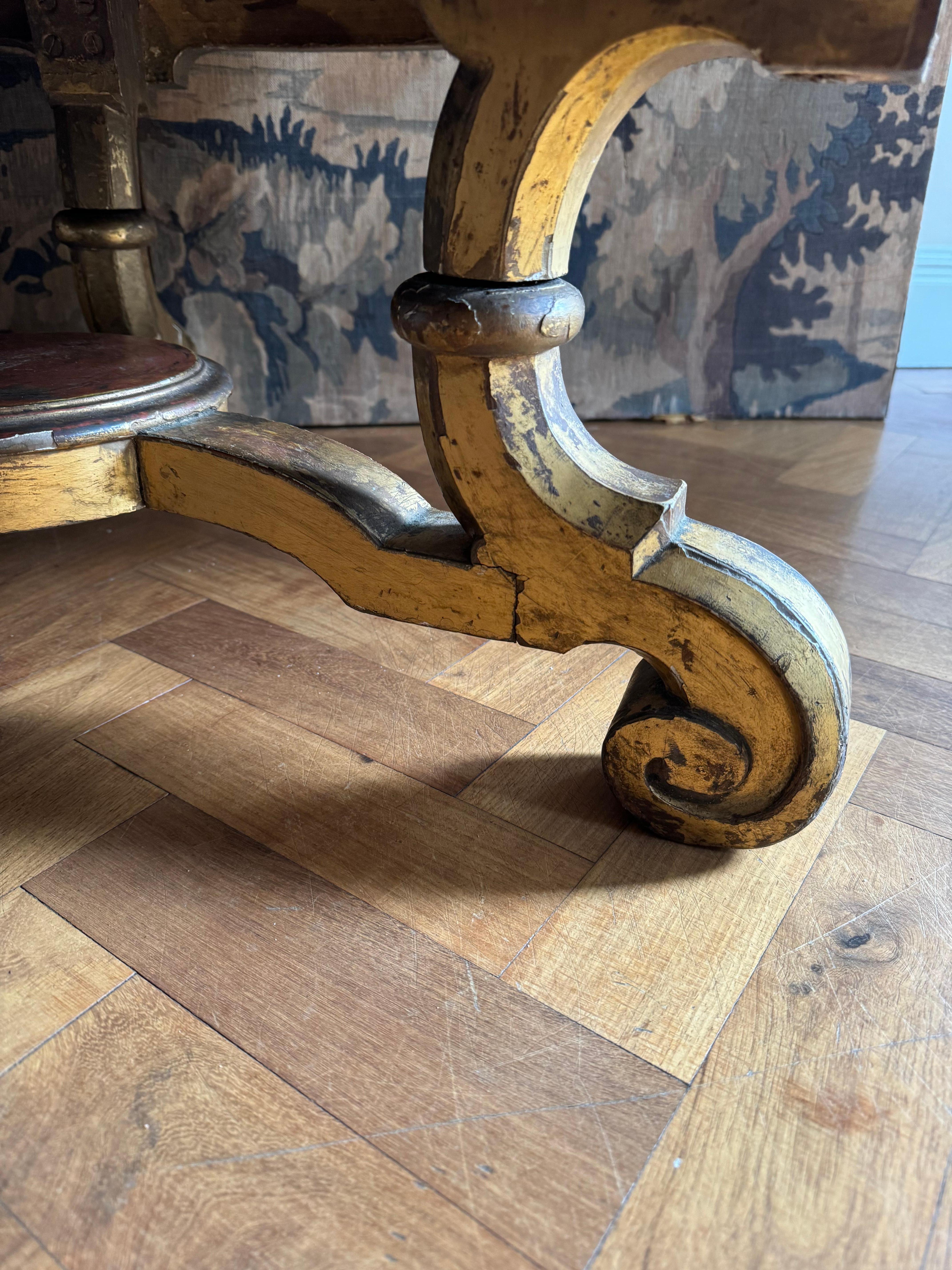 Table basse en bois doré et verre du 19ème siècle français Bon état - En vente à London, GB