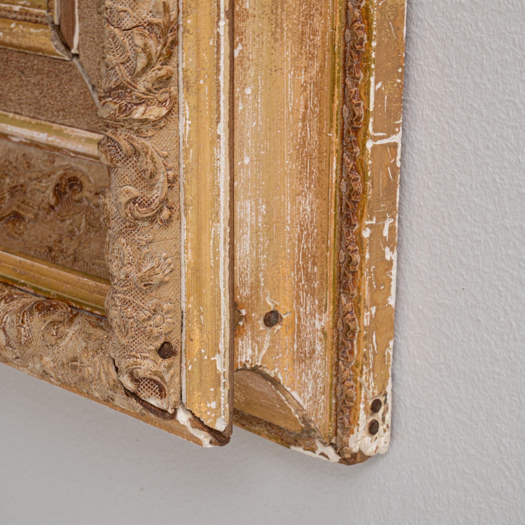 Miroir français du 19ème siècle en bois doré en vente 4