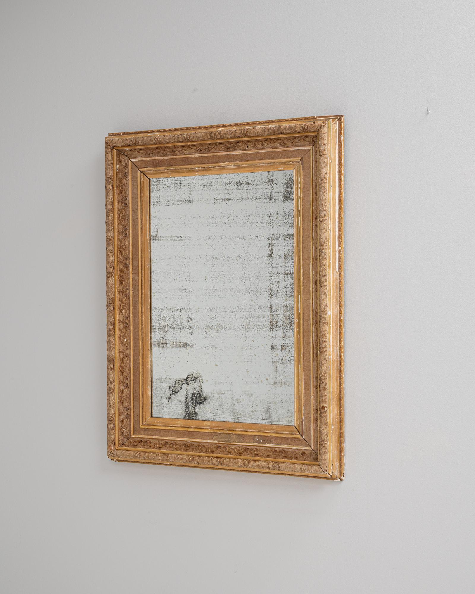 Français Miroir français du 19ème siècle en bois doré en vente