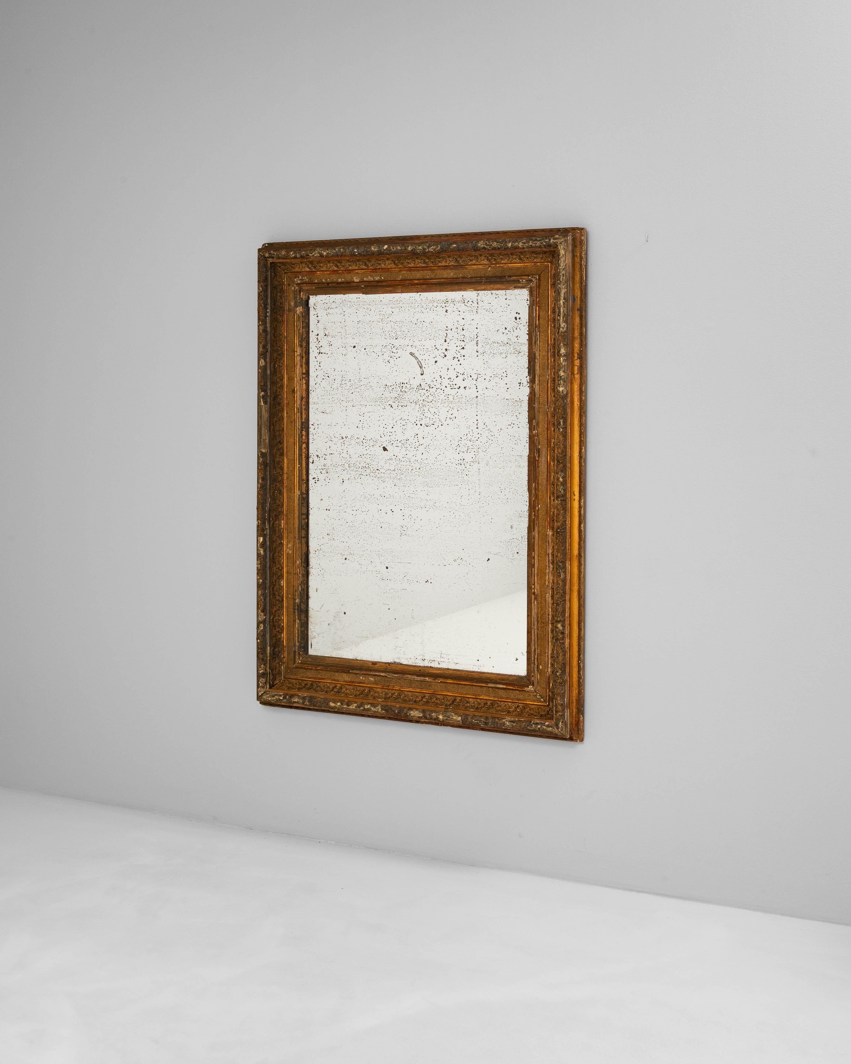 Français Miroir français du 19ème siècle en bois doré en vente