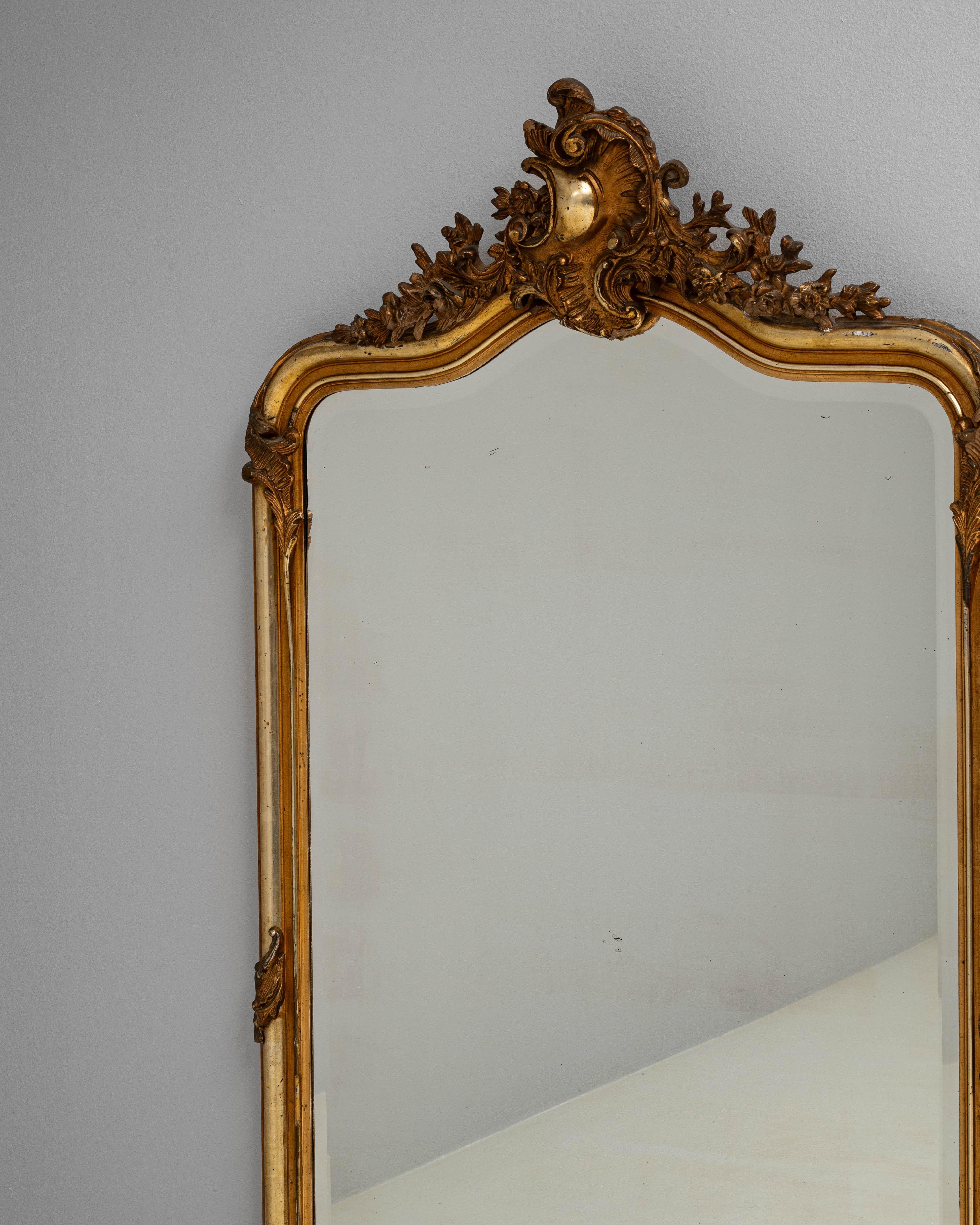Espejo Francés de Madera Dorada del Siglo XIX en venta 2