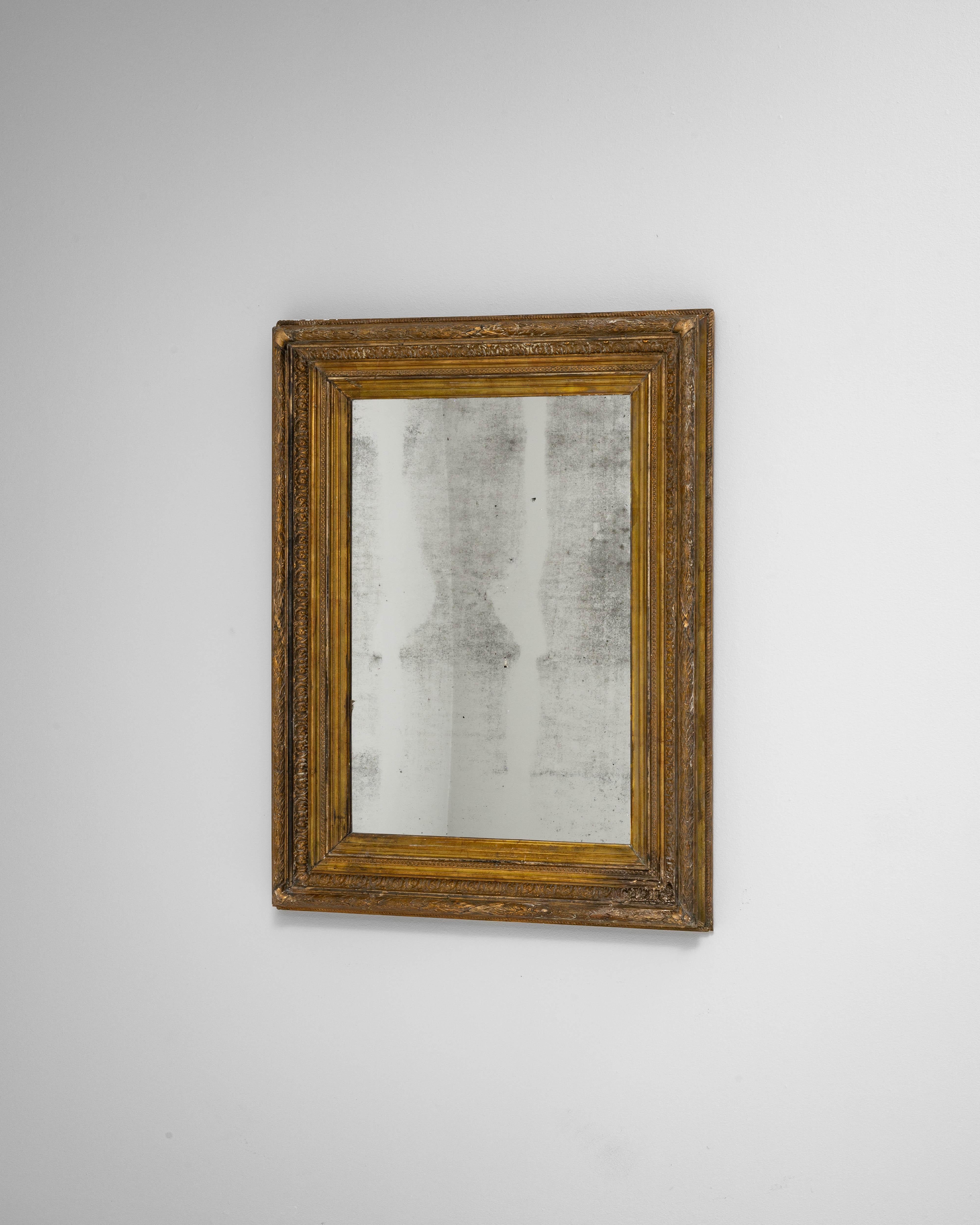 Bois Miroir français du 19ème siècle en bois doré en vente
