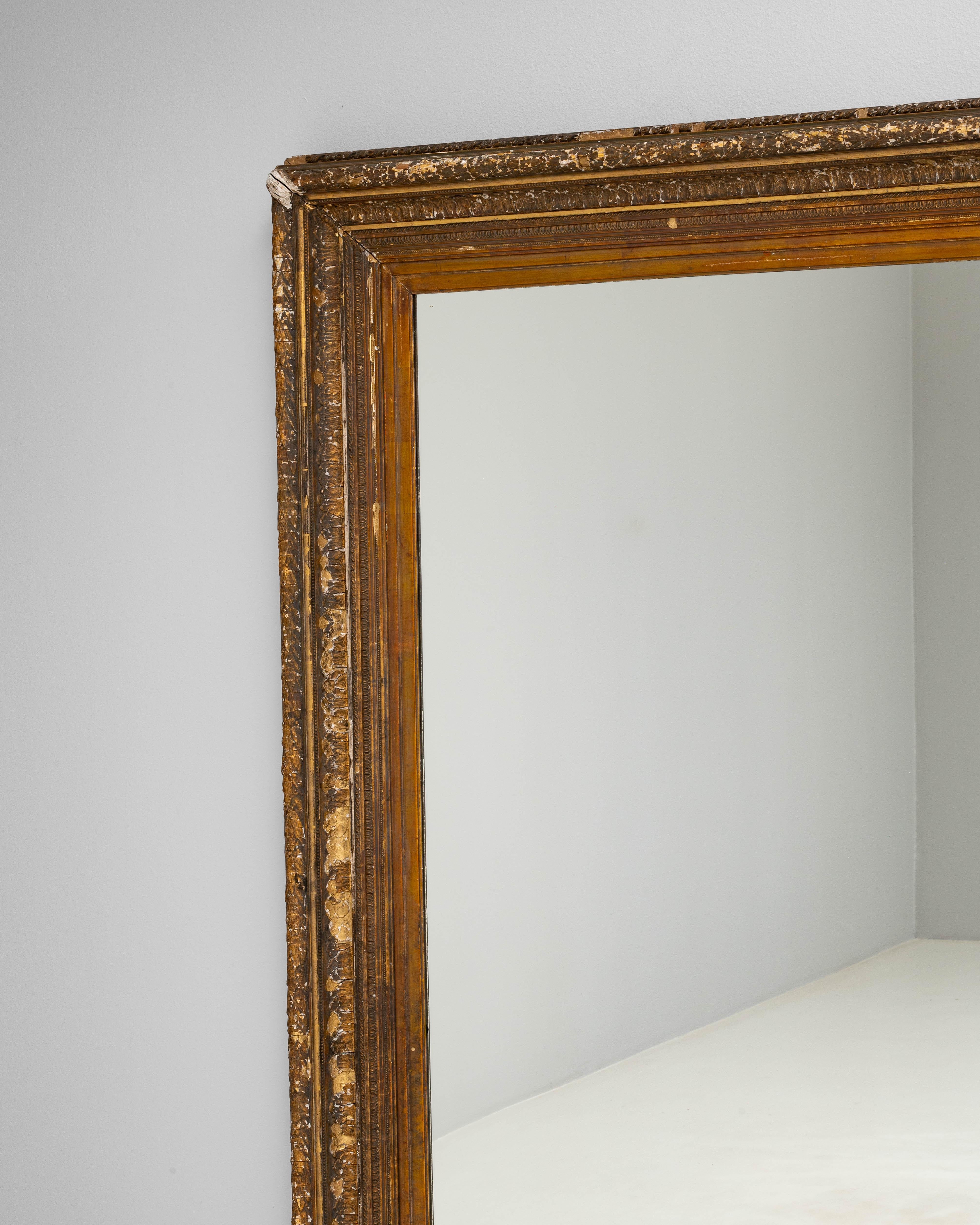 Bois Miroir français du 19ème siècle en bois doré en vente