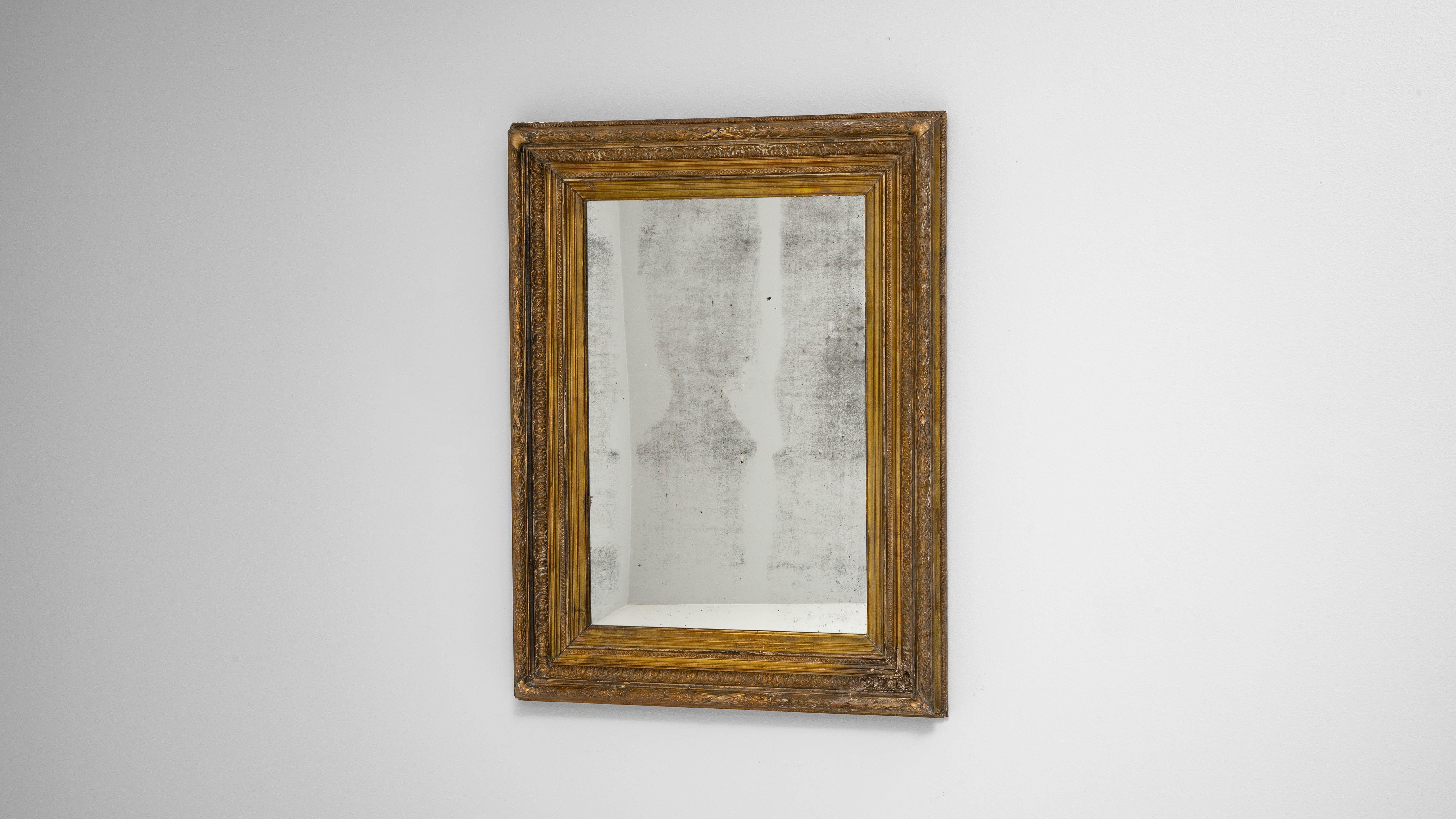 Miroir français du 19ème siècle en bois doré en vente 1
