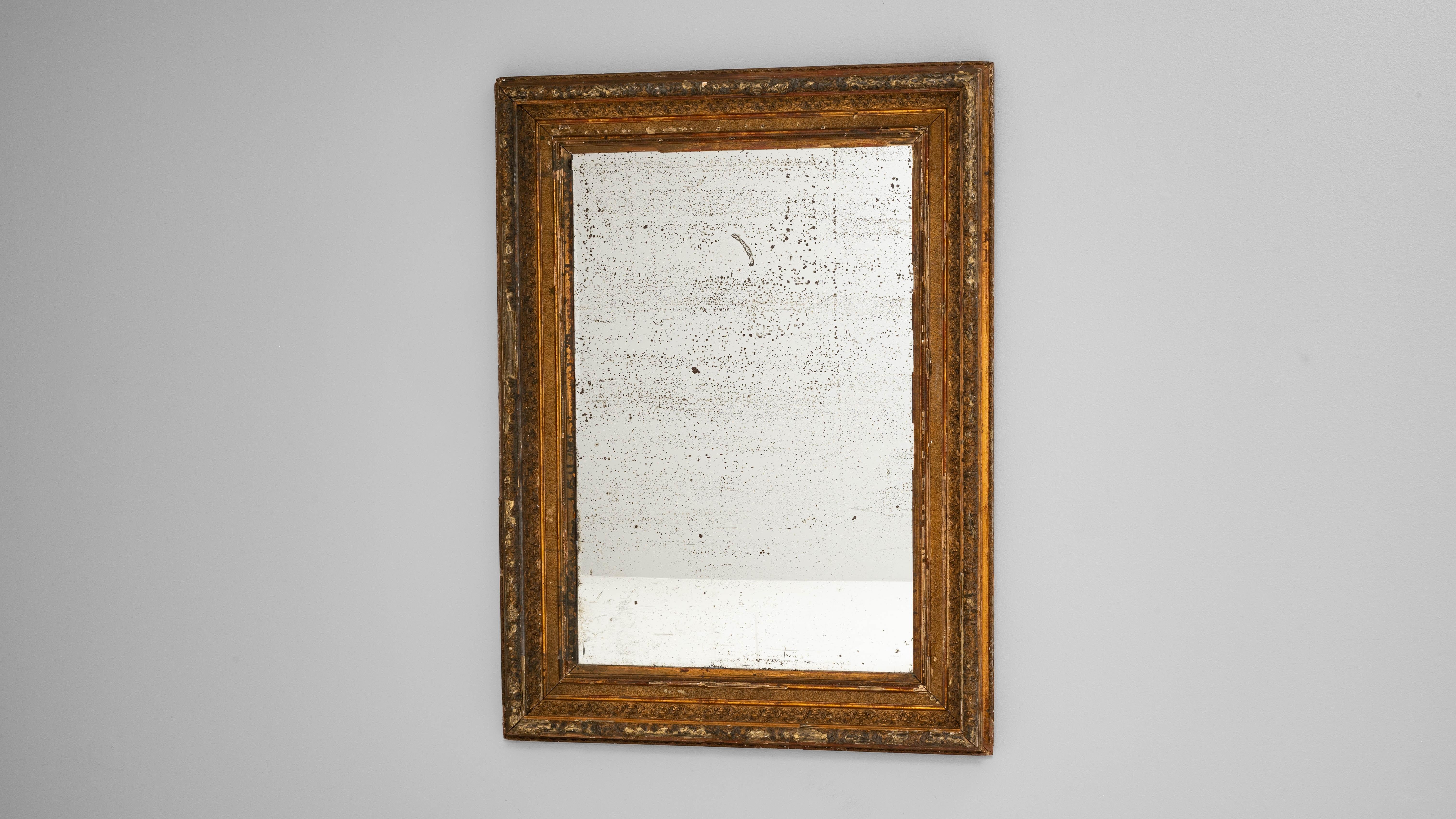Miroir français du 19ème siècle en bois doré en vente 1