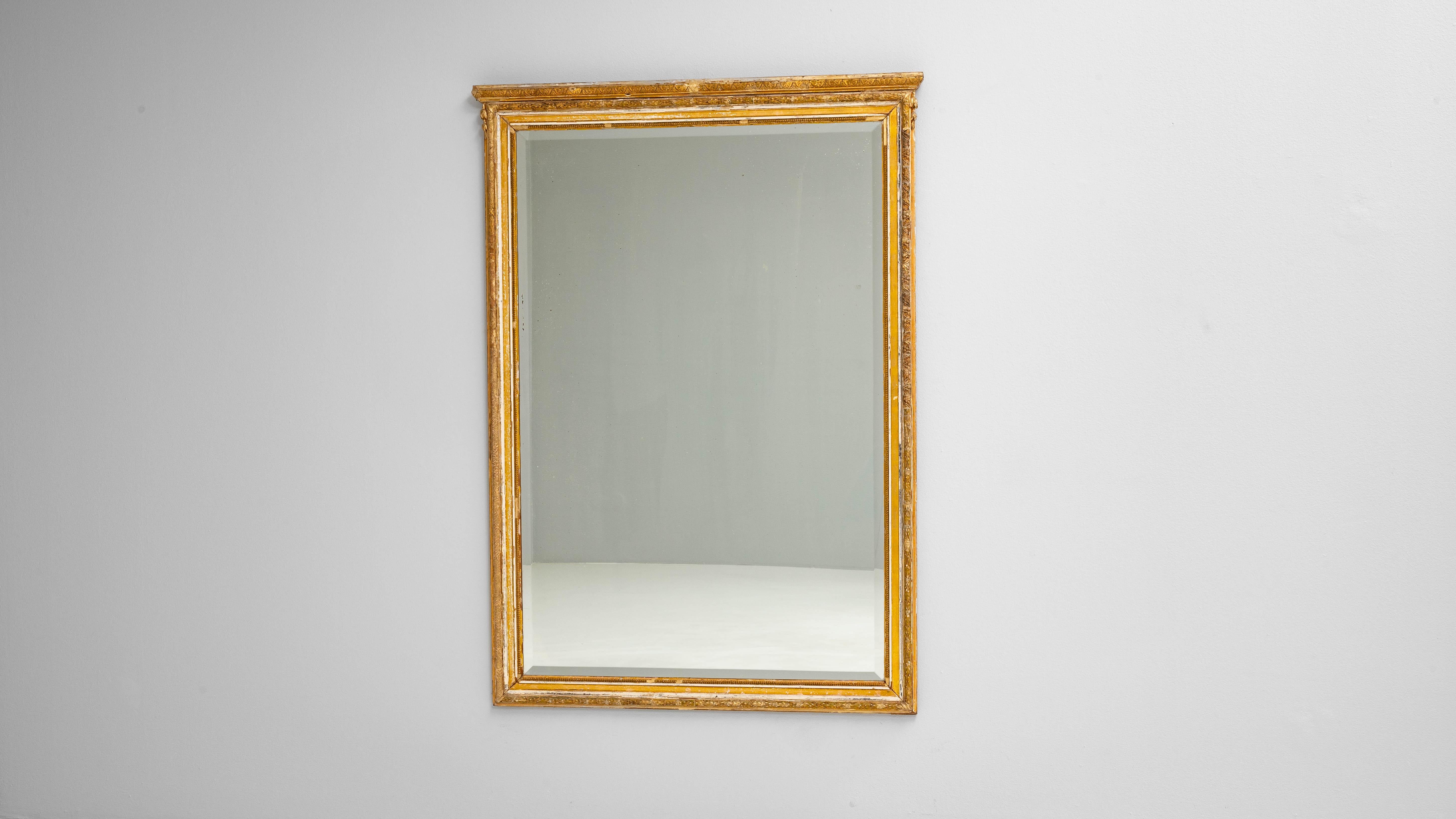 Miroir français du 19ème siècle en bois doré en vente 1
