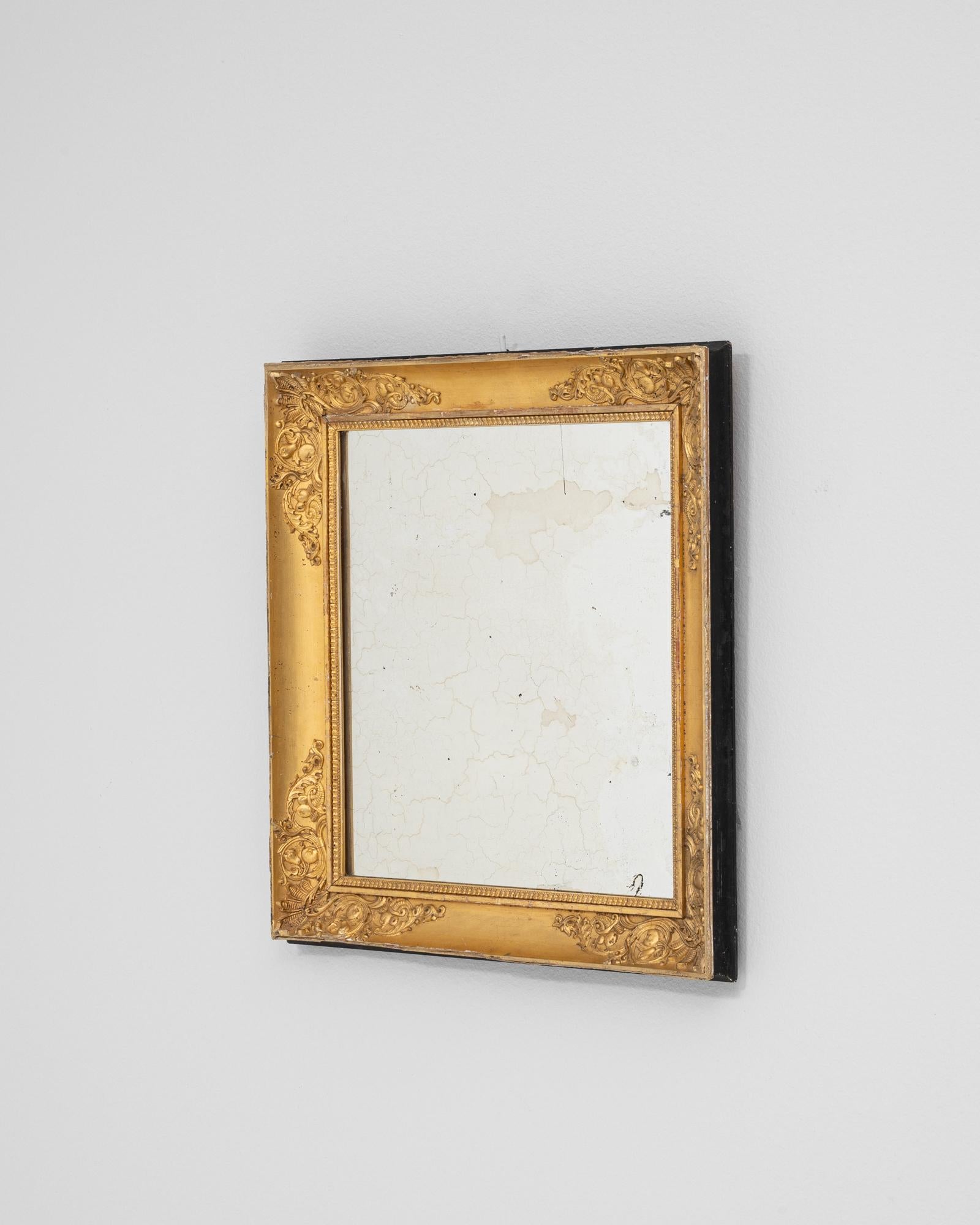 Bois Miroir français du 19ème siècle en bois doré en vente