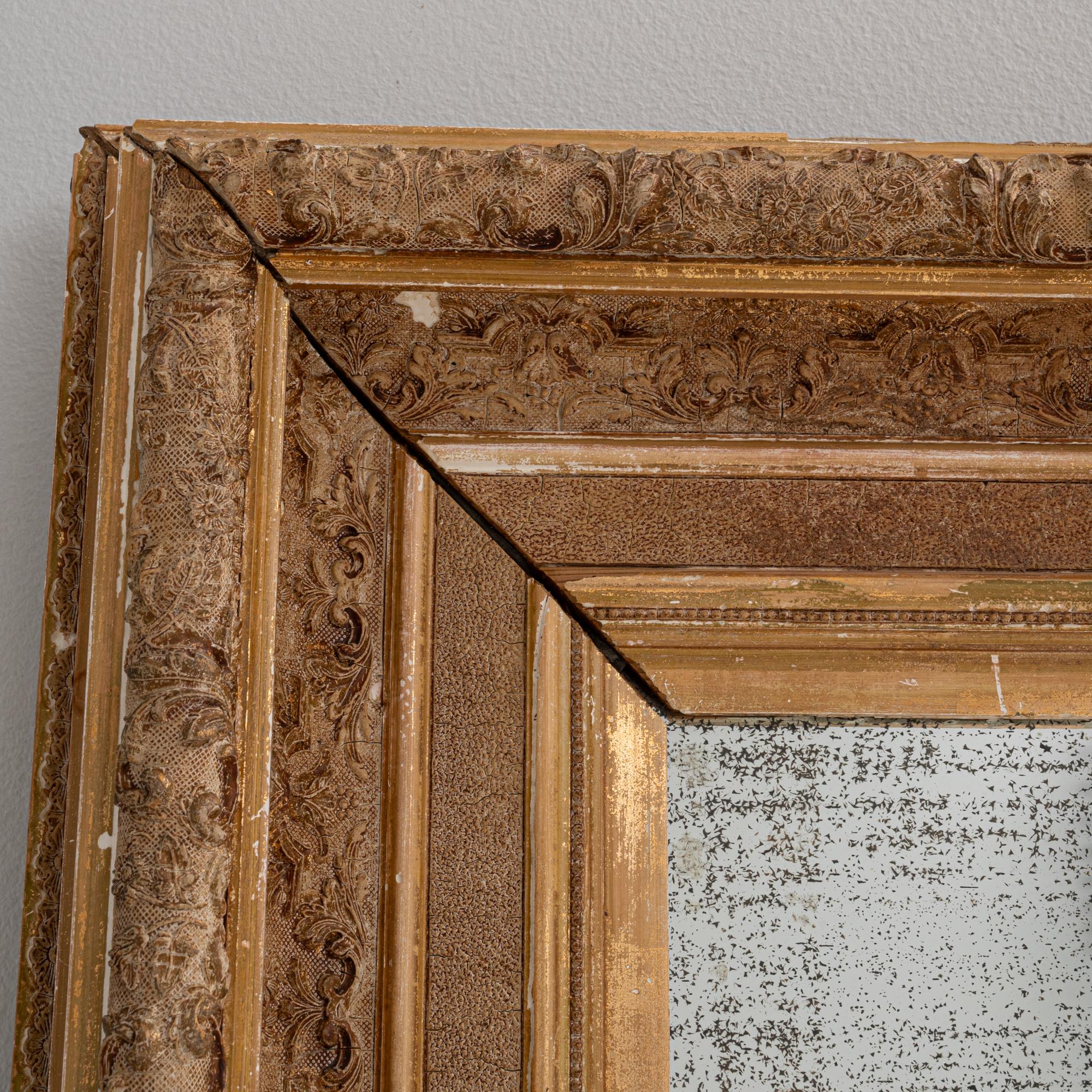 Miroir français du 19ème siècle en bois doré en vente 2