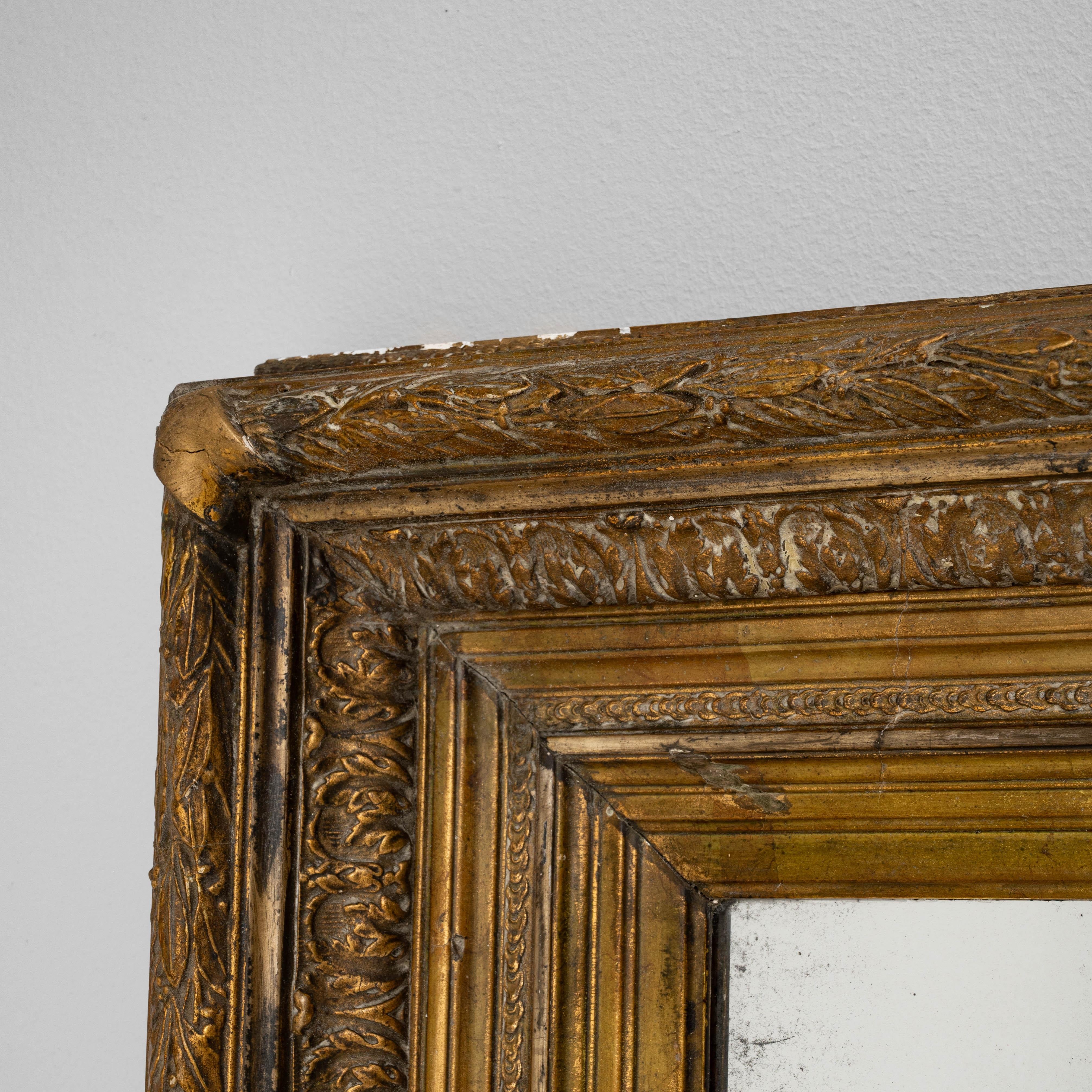 Miroir français du 19ème siècle en bois doré en vente 2