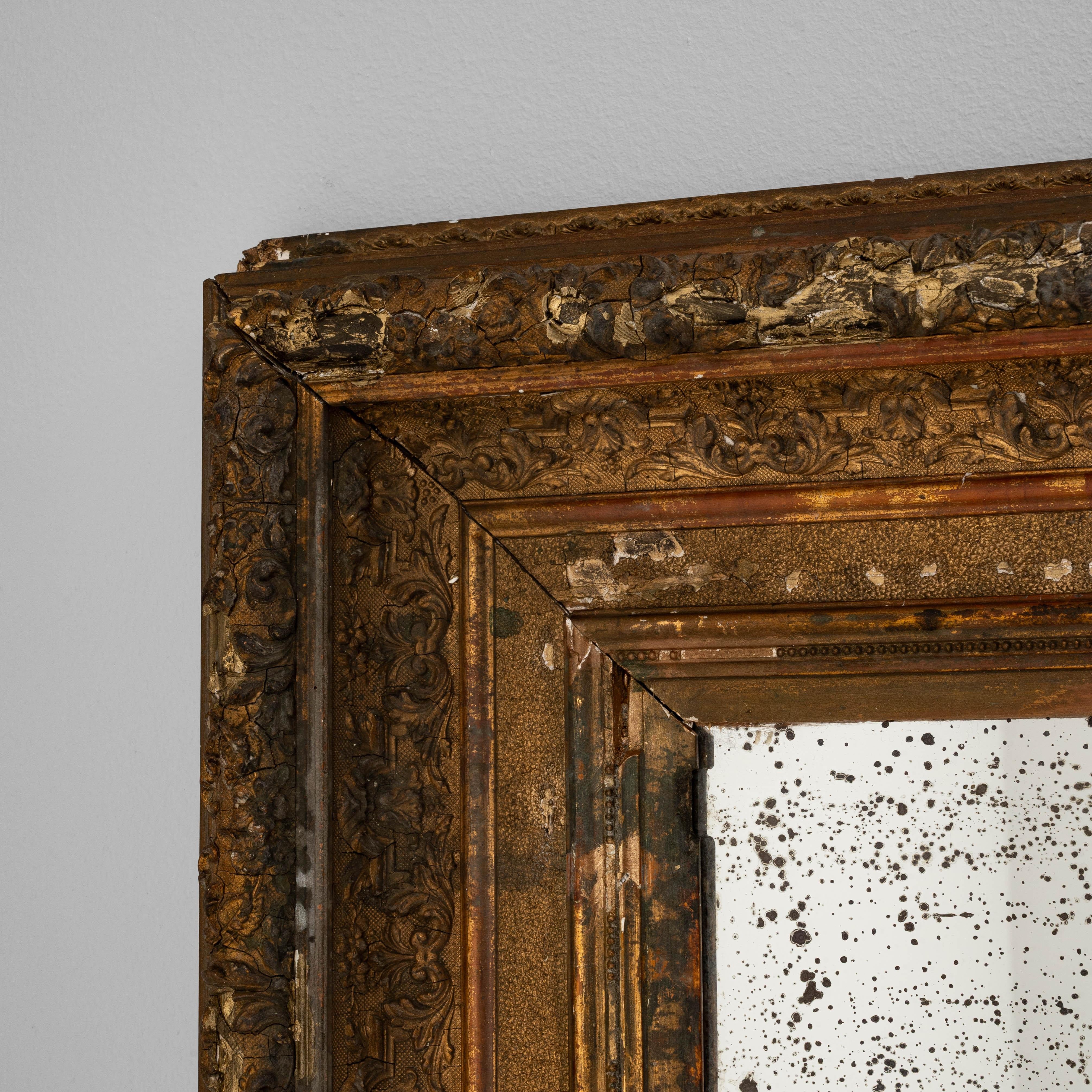 Miroir français du 19ème siècle en bois doré en vente 2