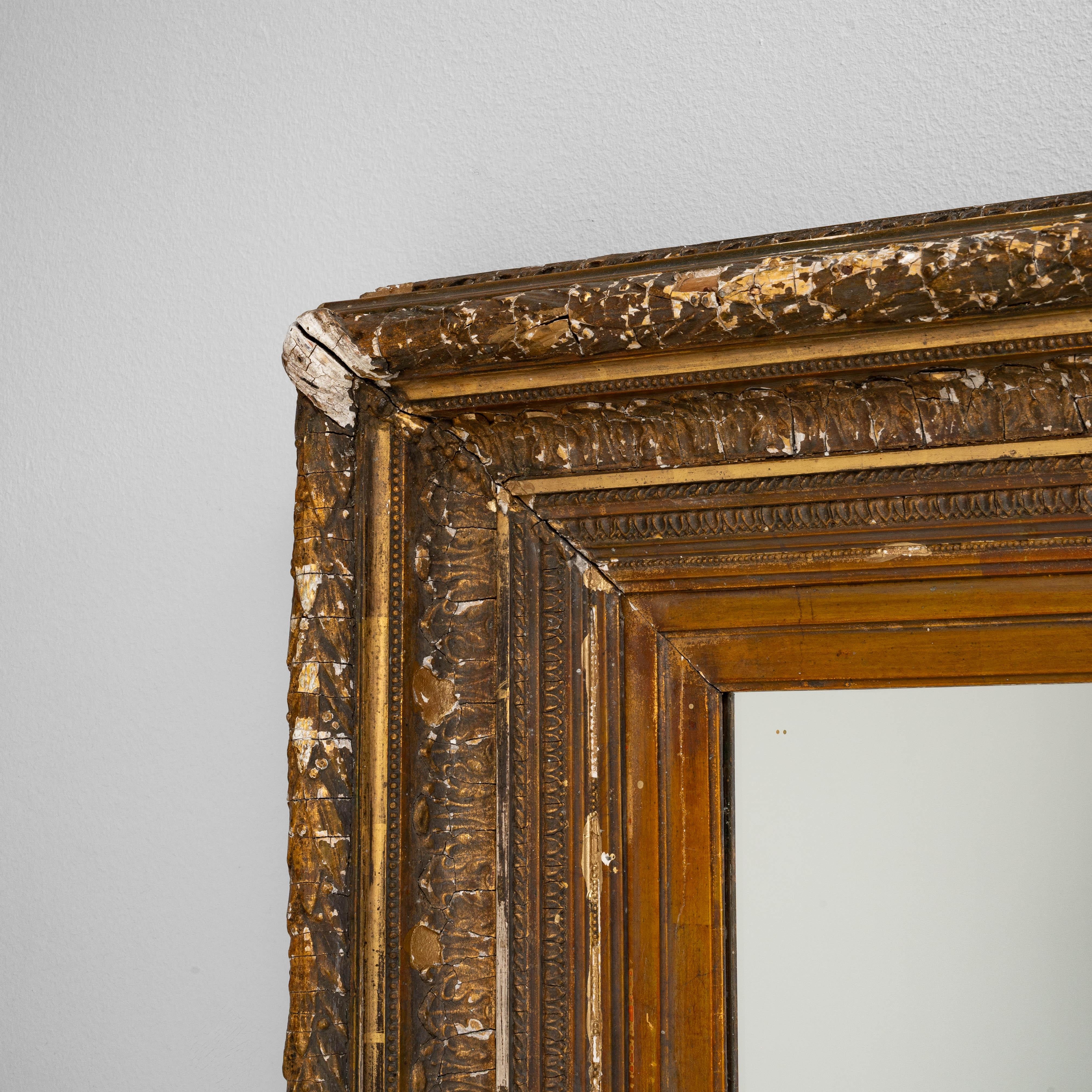 Miroir français du 19ème siècle en bois doré en vente 2