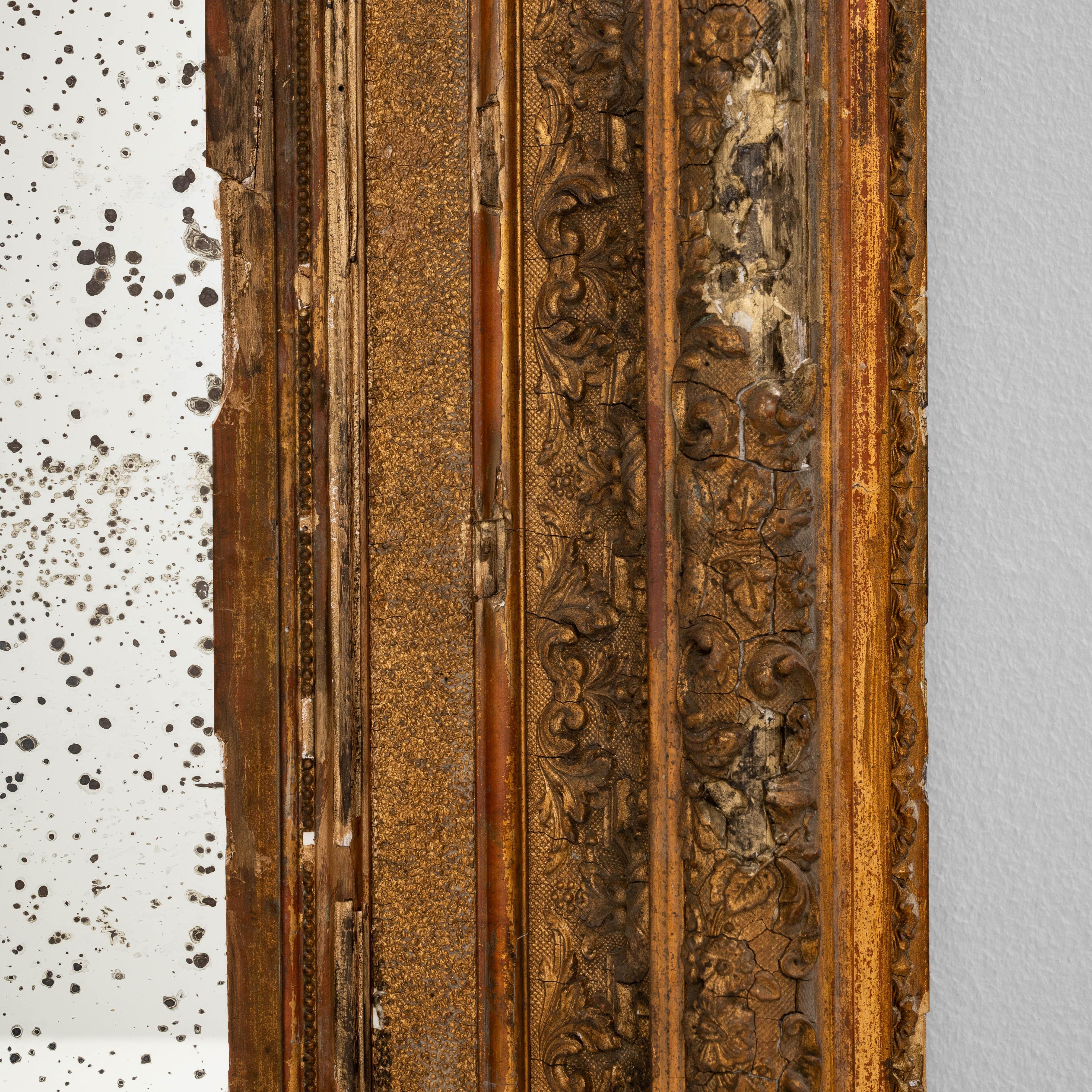 Miroir français du 19ème siècle en bois doré en vente 3