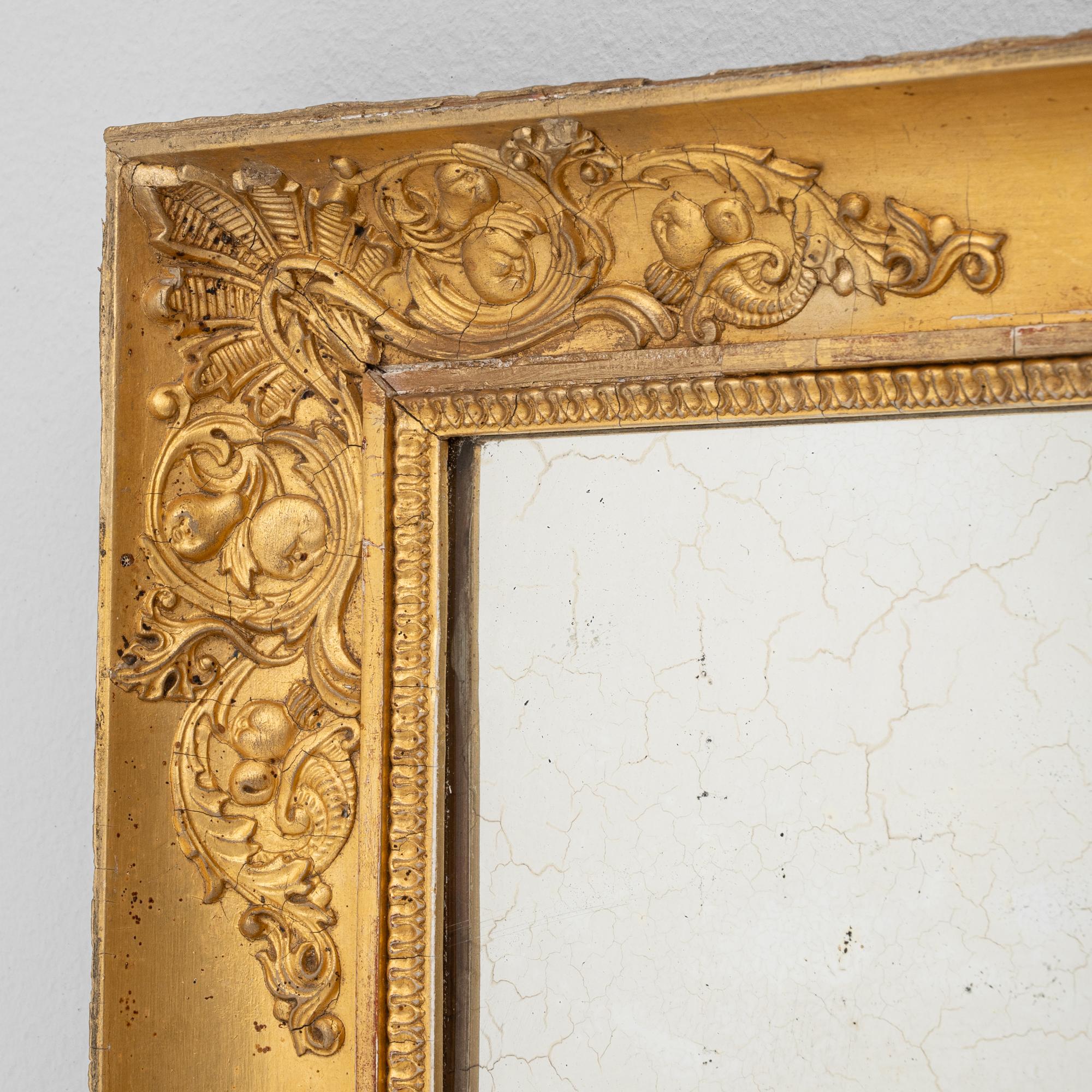 Miroir français du 19ème siècle en bois doré en vente 2