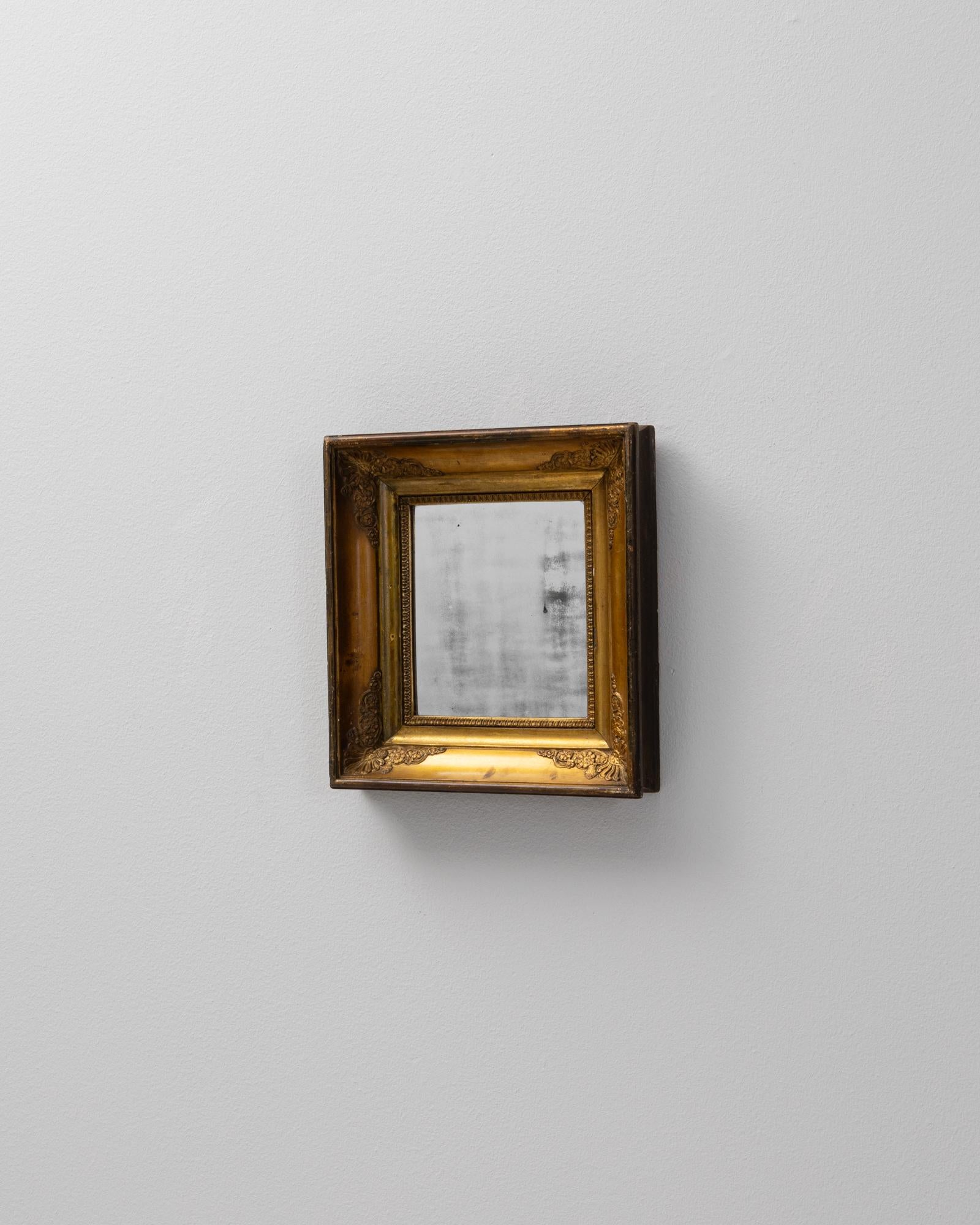 19th Century French Gilded Wooden Mirror Francés en venta