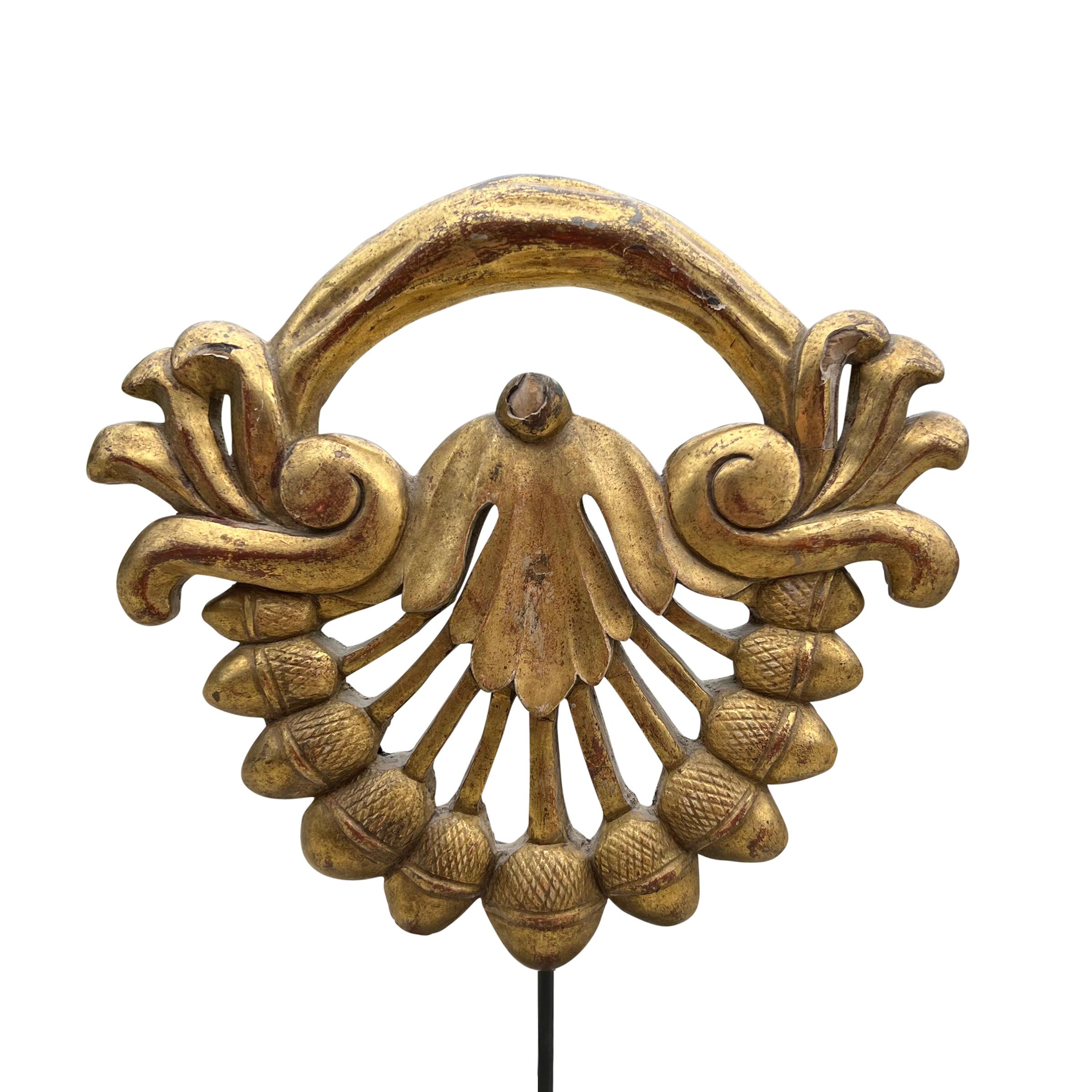 Français Fragment de gland doré français du 19e siècle sur une monture personnalisée en vente
