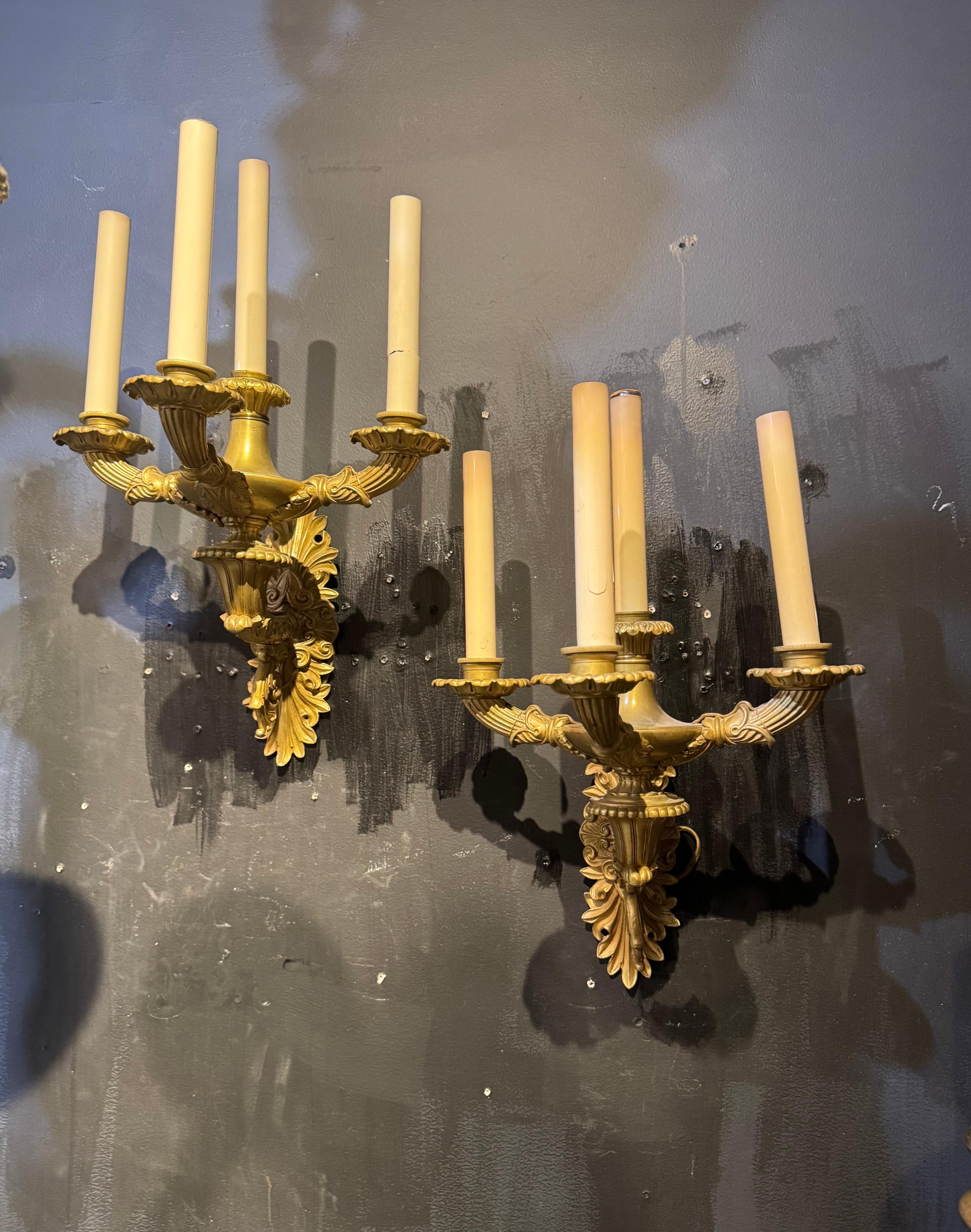 19. Jahrhundert Französisch Vergoldete Bronze 4 Lichter Wandleuchter (Empire) im Angebot