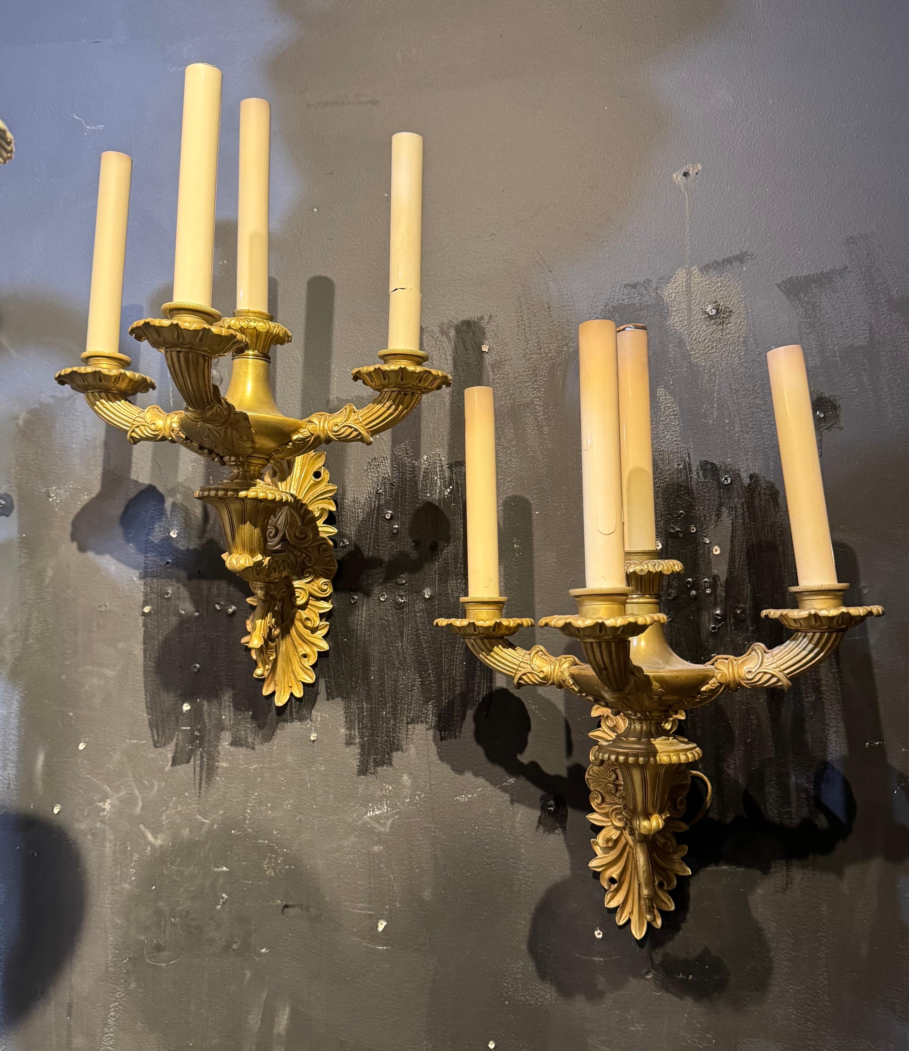19. Jahrhundert Französisch Vergoldete Bronze 4 Lichter Wandleuchter im Angebot 1
