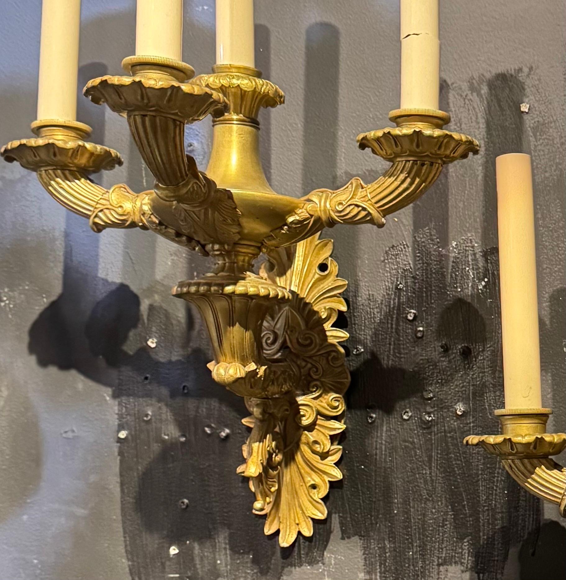 19. Jahrhundert Französisch Vergoldete Bronze 4 Lichter Wandleuchter im Angebot 2