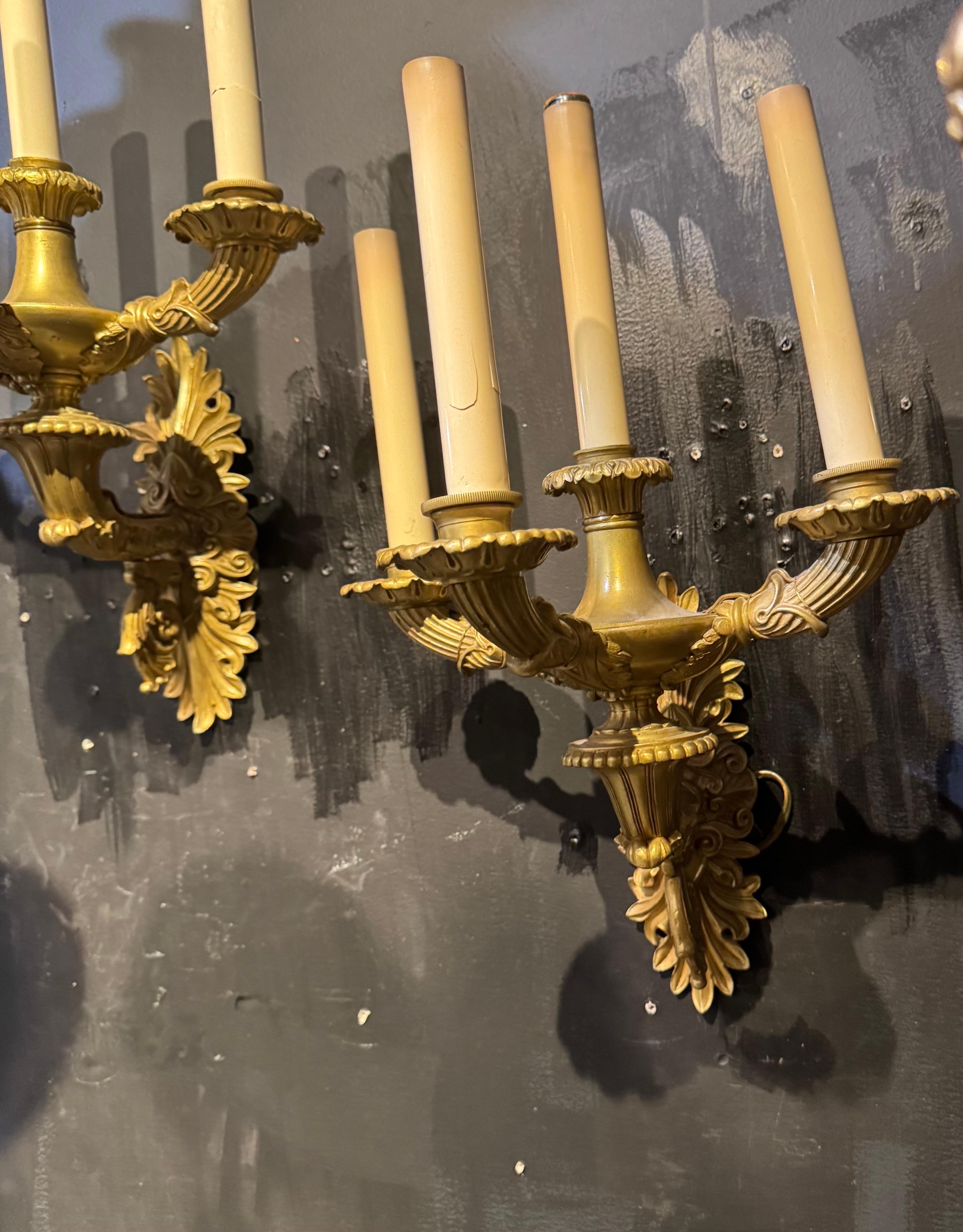 19. Jahrhundert Französisch Vergoldete Bronze 4 Lichter Wandleuchter im Angebot 3