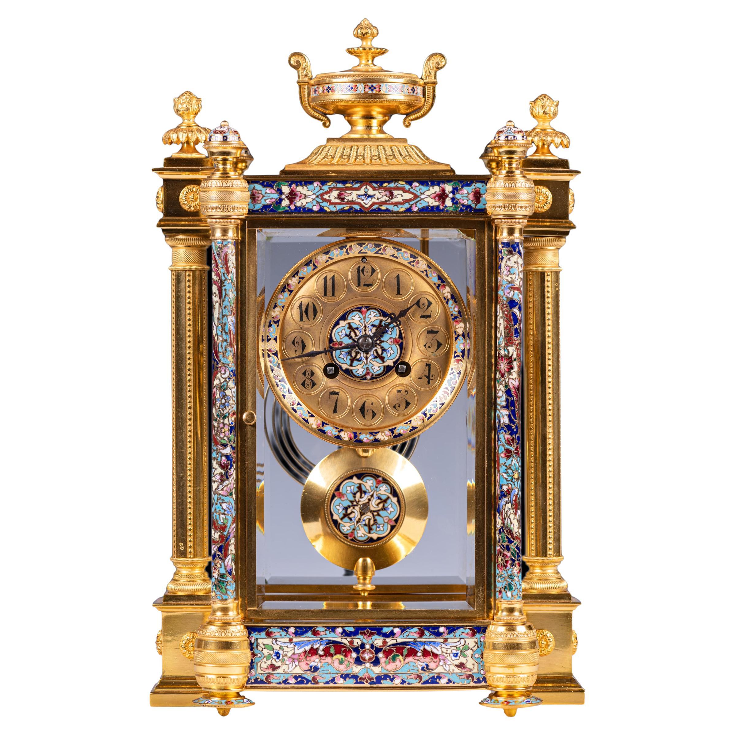 Pendule à quatre glaces en bronze doré et émail champlevé du XIXe siècle en vente