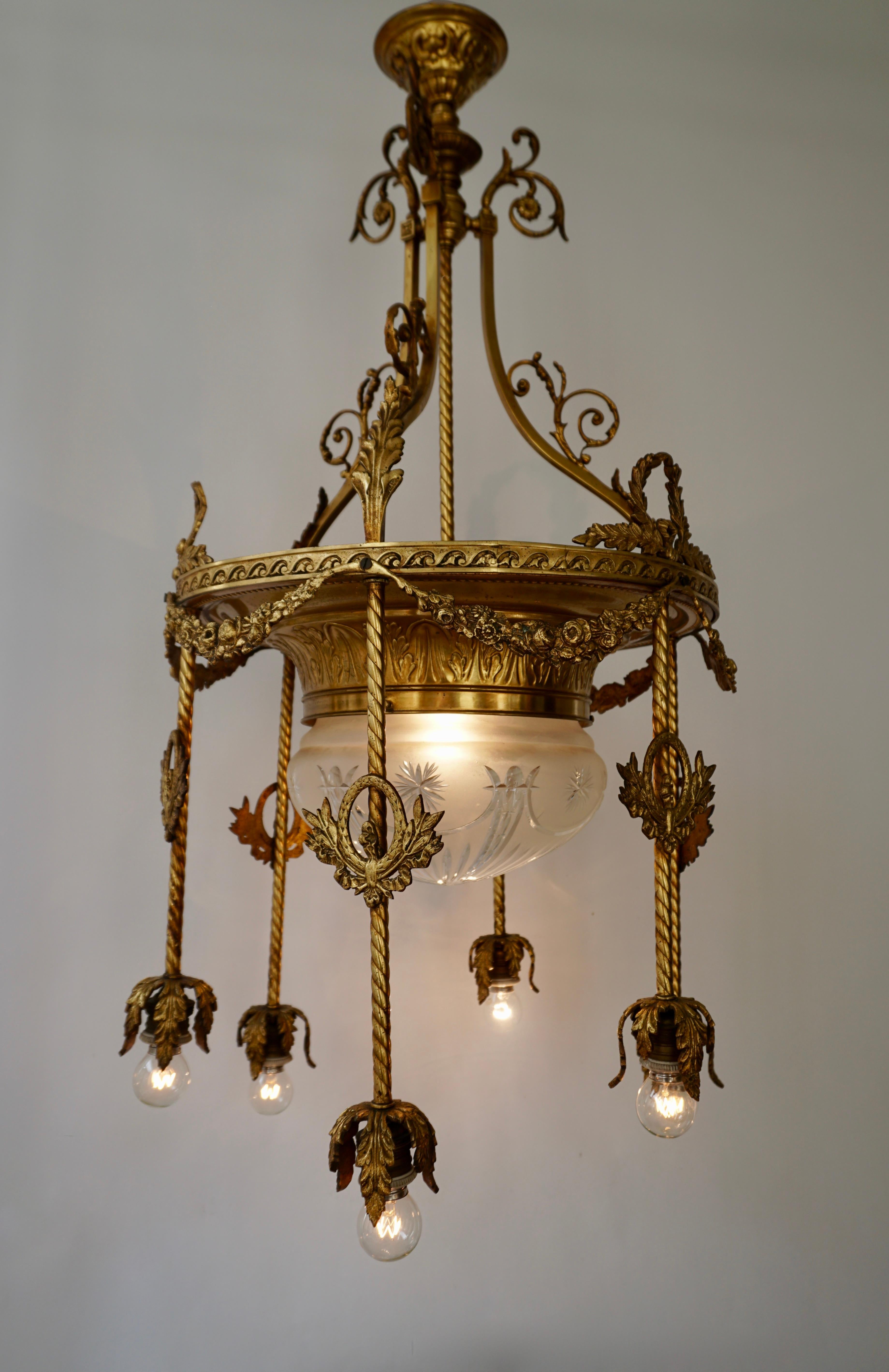 Französischer siebenflammiger Kronleuchter aus vergoldeter Bronze und Kristall aus dem 19. Jahrhundert (Napoleon III.) im Angebot