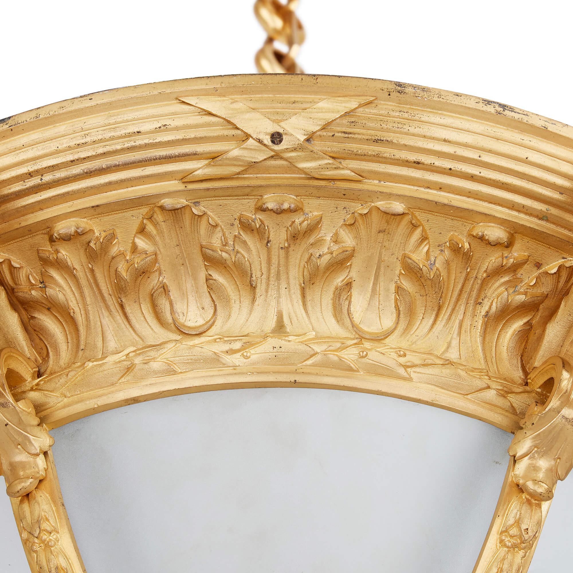 Français Lustre à six lumières en bronze doré et verre du 19e siècle, France en vente