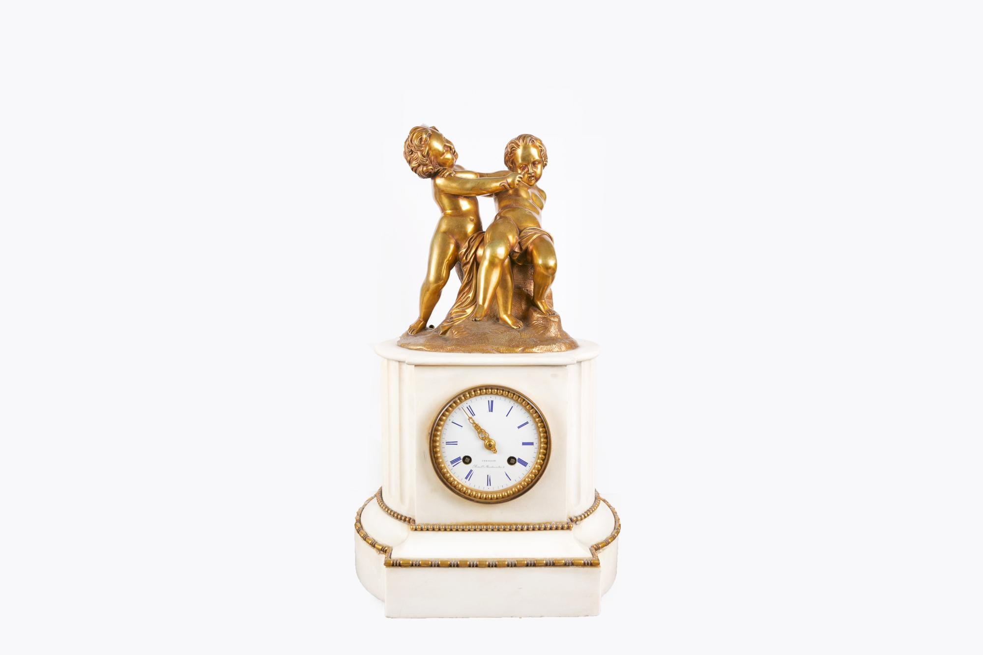 Französisches figurales Uhren-Garnitur-Set aus vergoldeter Bronze und Marmor, 19. Jahrhundert (Napoleon III.) im Angebot