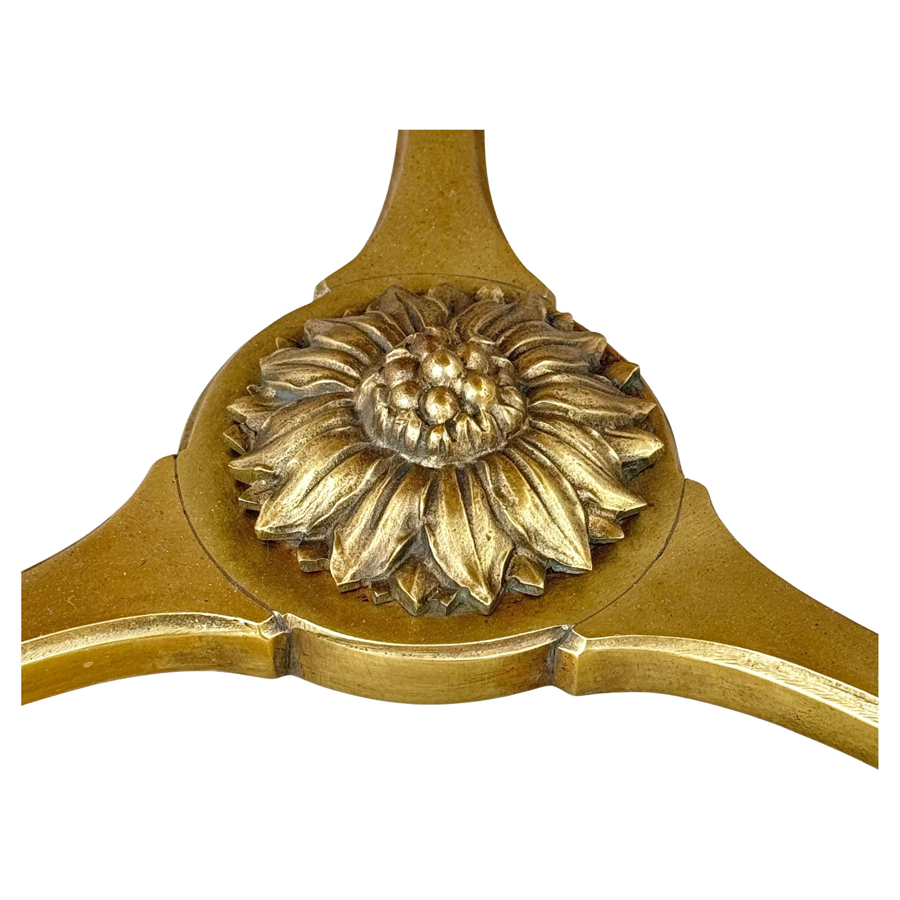 Table de Gueridon en bronze doré et marbre du 19ème siècle en vente 3