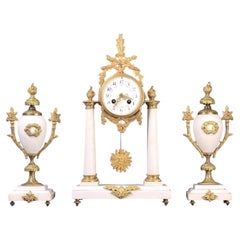 19. Jahrhundert, Französisch vergoldete Bronze und Marmor Kaminsims Uhr Garnitur Set