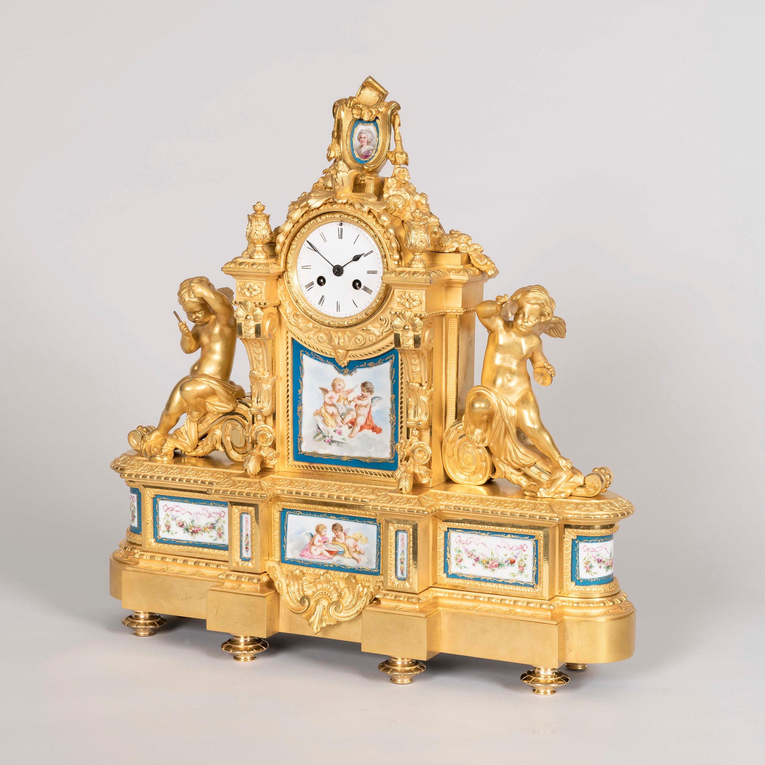 Französische Uhr aus vergoldeter Bronze und Porzellan des 19. Jahrhunderts im Louis-XVI-Stil (Vergoldet) im Angebot